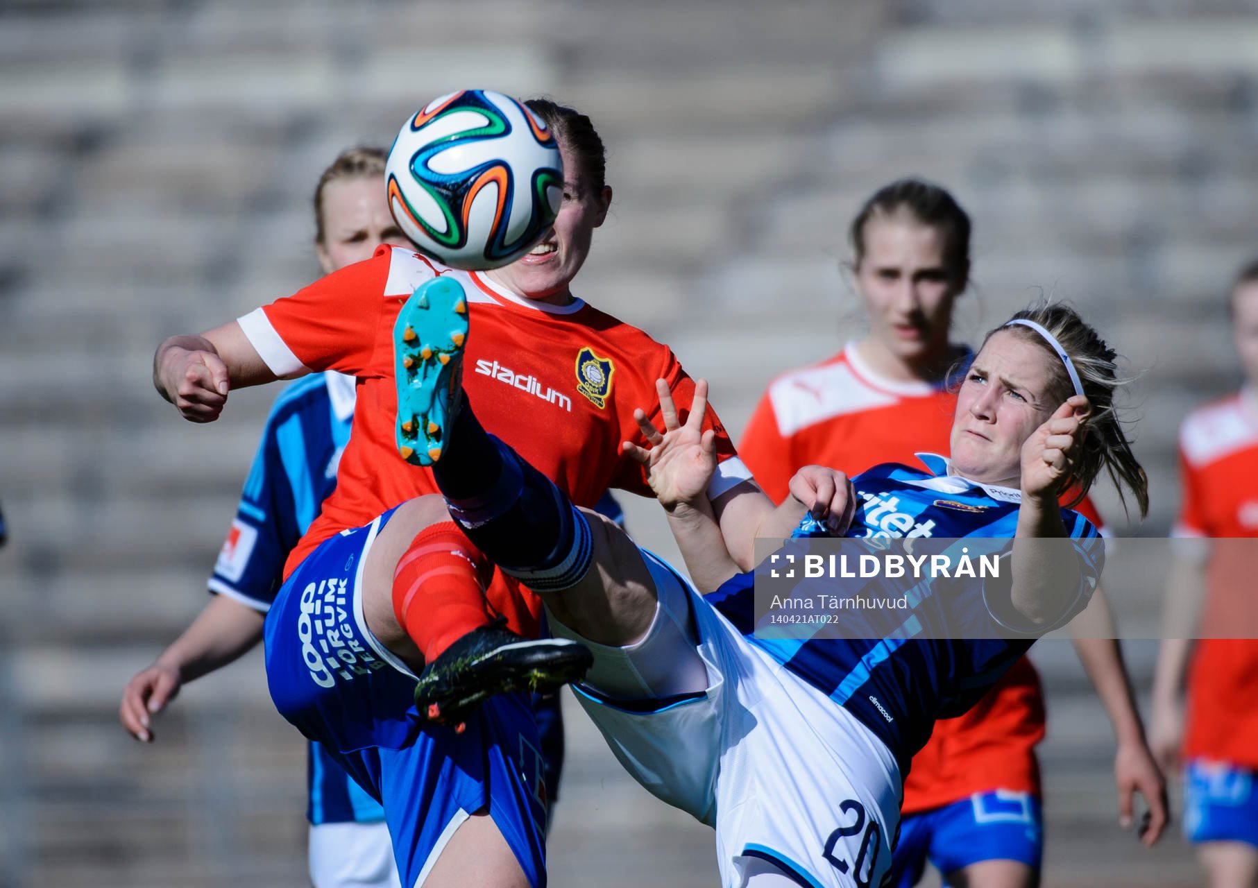 QBIKs Elsa Hellstrand och Djurgårdens Irma Helin