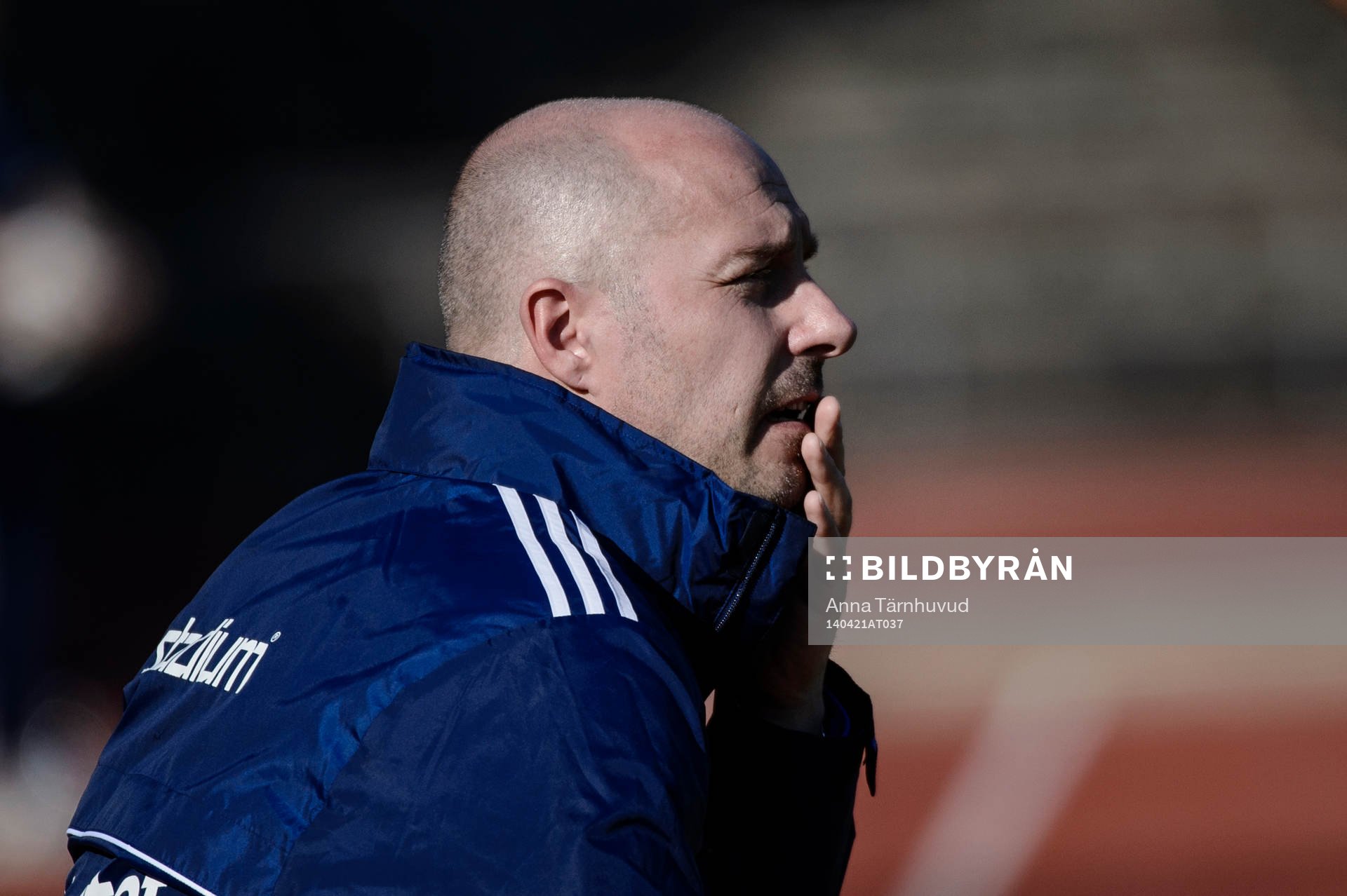 Djurgårdens tränare Tony Svärd under fotbollsmatchen i elitettan mellan Djurgårdens IF FF och QBIK den 21 april 2014.