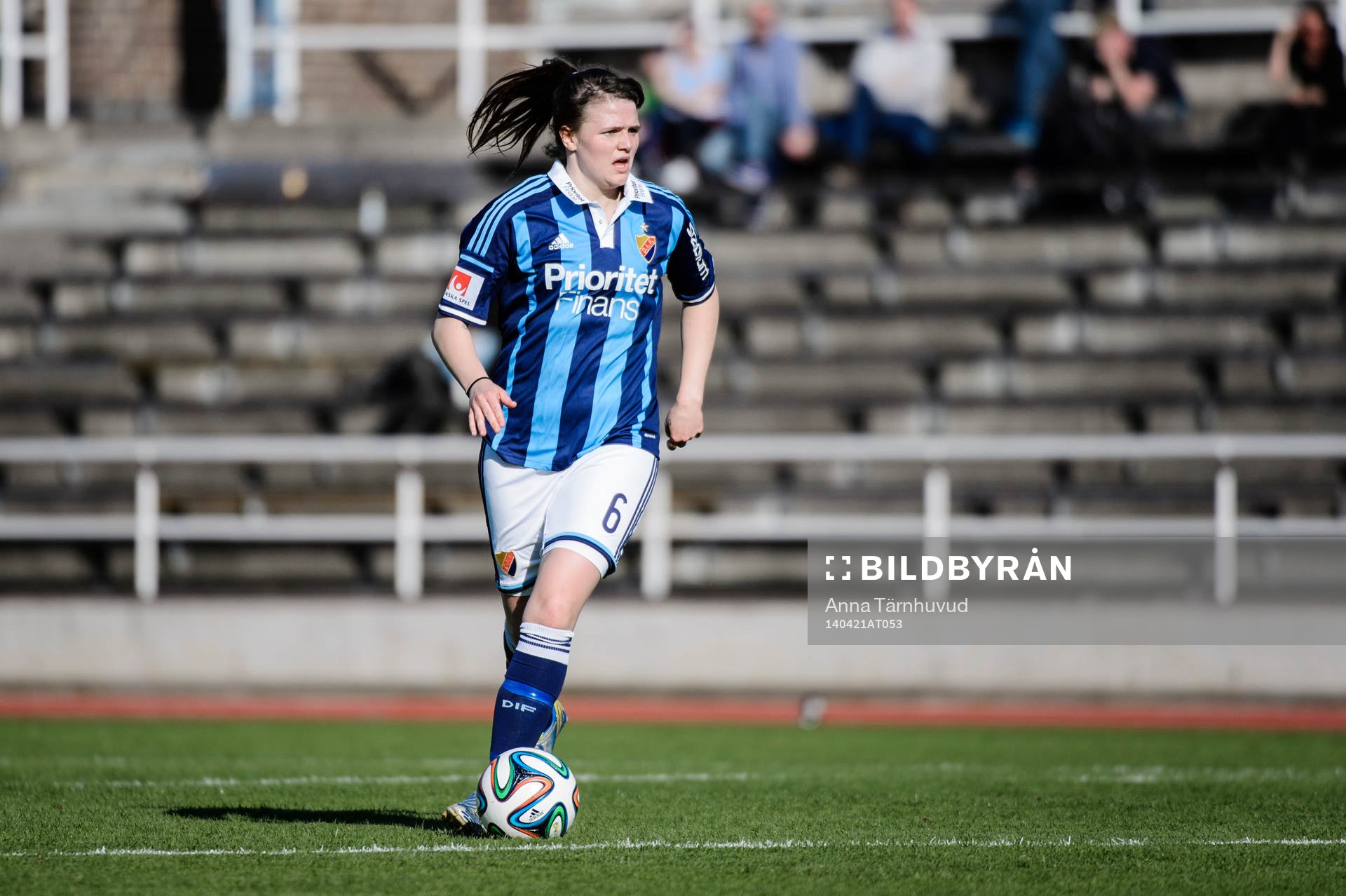 Djurgårdens Mikaela Uthas under fotbollsmatchen i elitettan mellan Djurgårdens IF FF och QBIK den 21 april 2014.