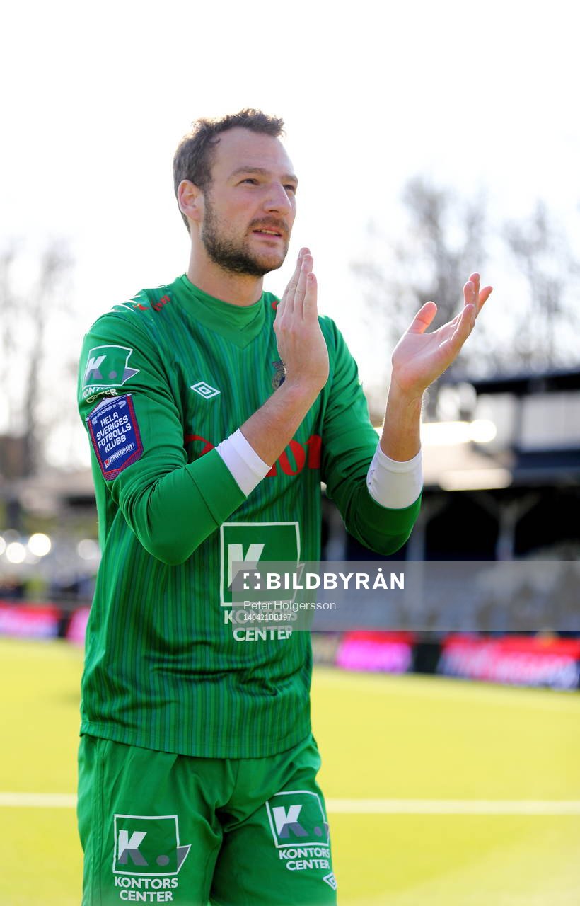Gefles målvakt Sasa Sjanic under fotbollsmatchen i allsvenskan mellan Åtvidaberg och Gefle den 21 april 2014 i Åtvidaberg.