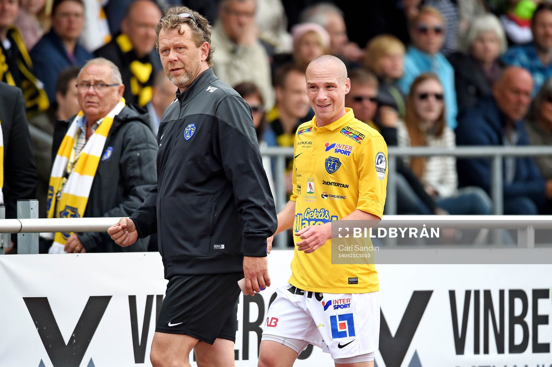 Falkenbergs Christoffer Carlsson byts ut och lämnar planen