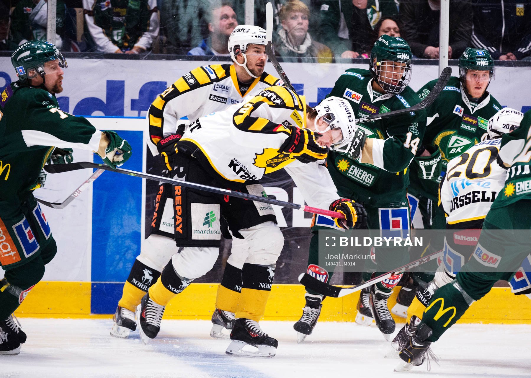 Skellefteås Oscar Sundqvist grimaserar