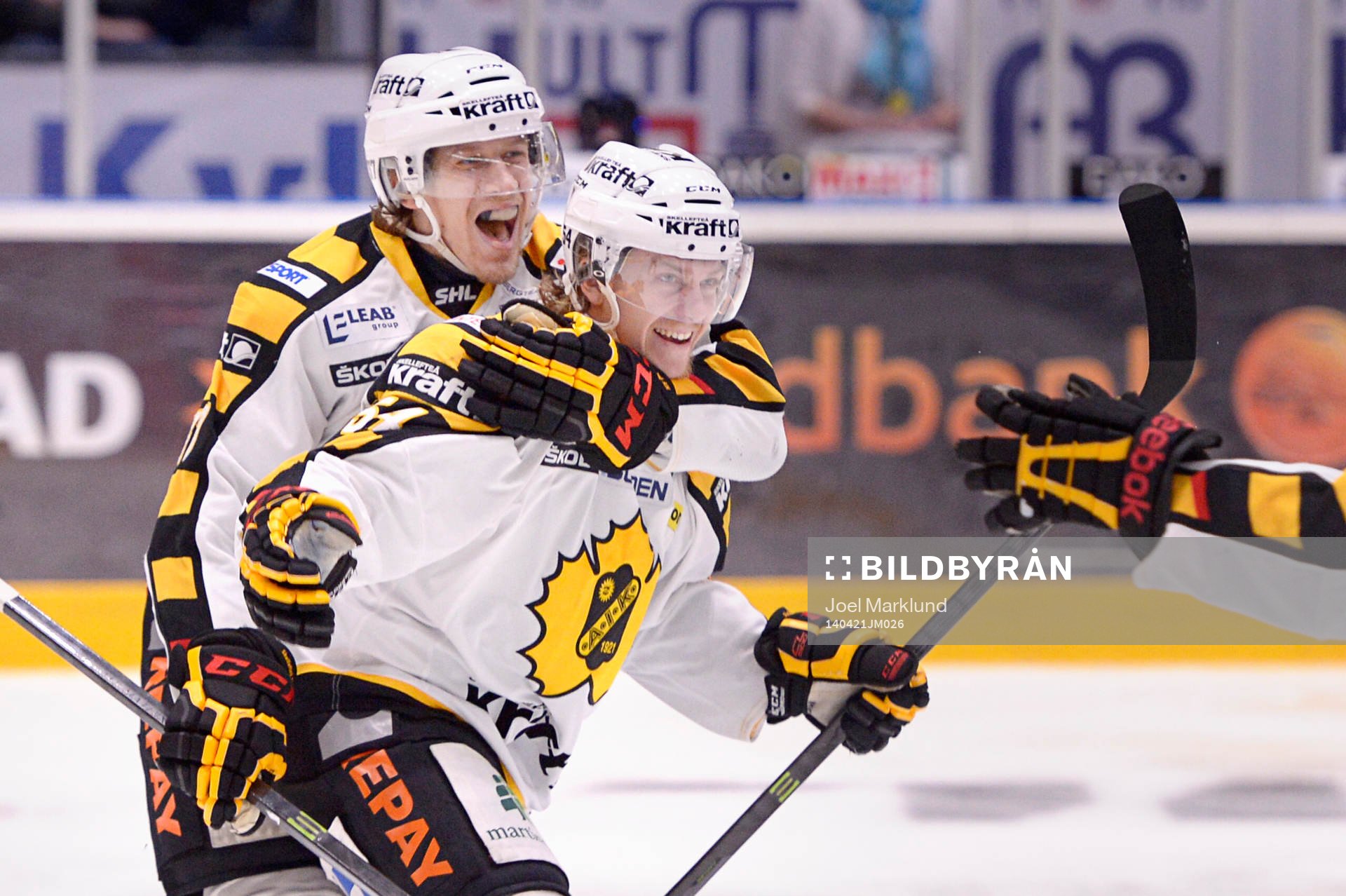 Skellefteås John Norman och Anton Lindholm jublar