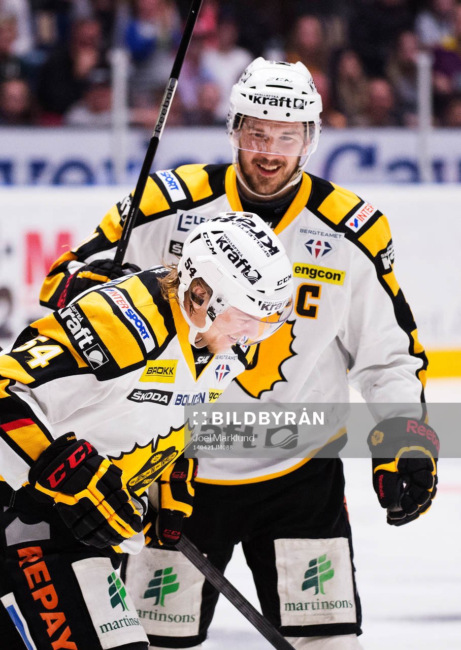Skellefteås Anton Lindholm och Jimmie Ericsson jublar
