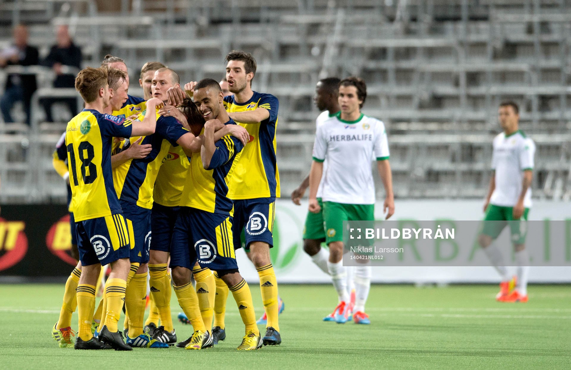 Ängelholms Sebastian Carlsen gratuleras efter 0-1 målet under fotbollsmatchen i Superettan mellan Hammarby och Ängelholm 21 april 2014 i Stockholm.