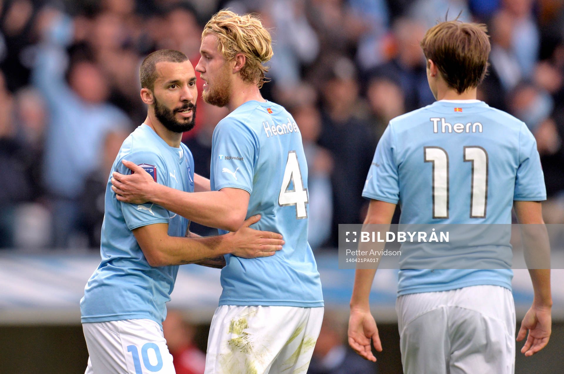 Malmö FFs Guillermo Molins firar med Filip Helander att