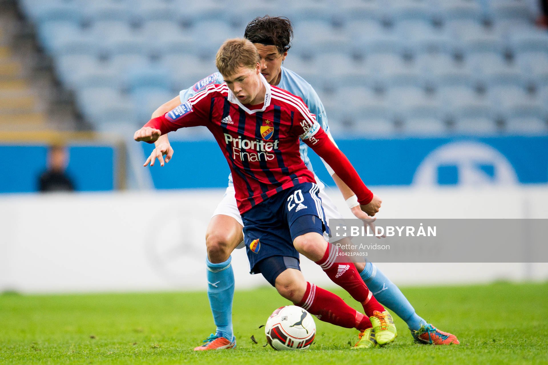 Djurgårdens Simon Tibbling och Malmö FFs Miiko Albornoz