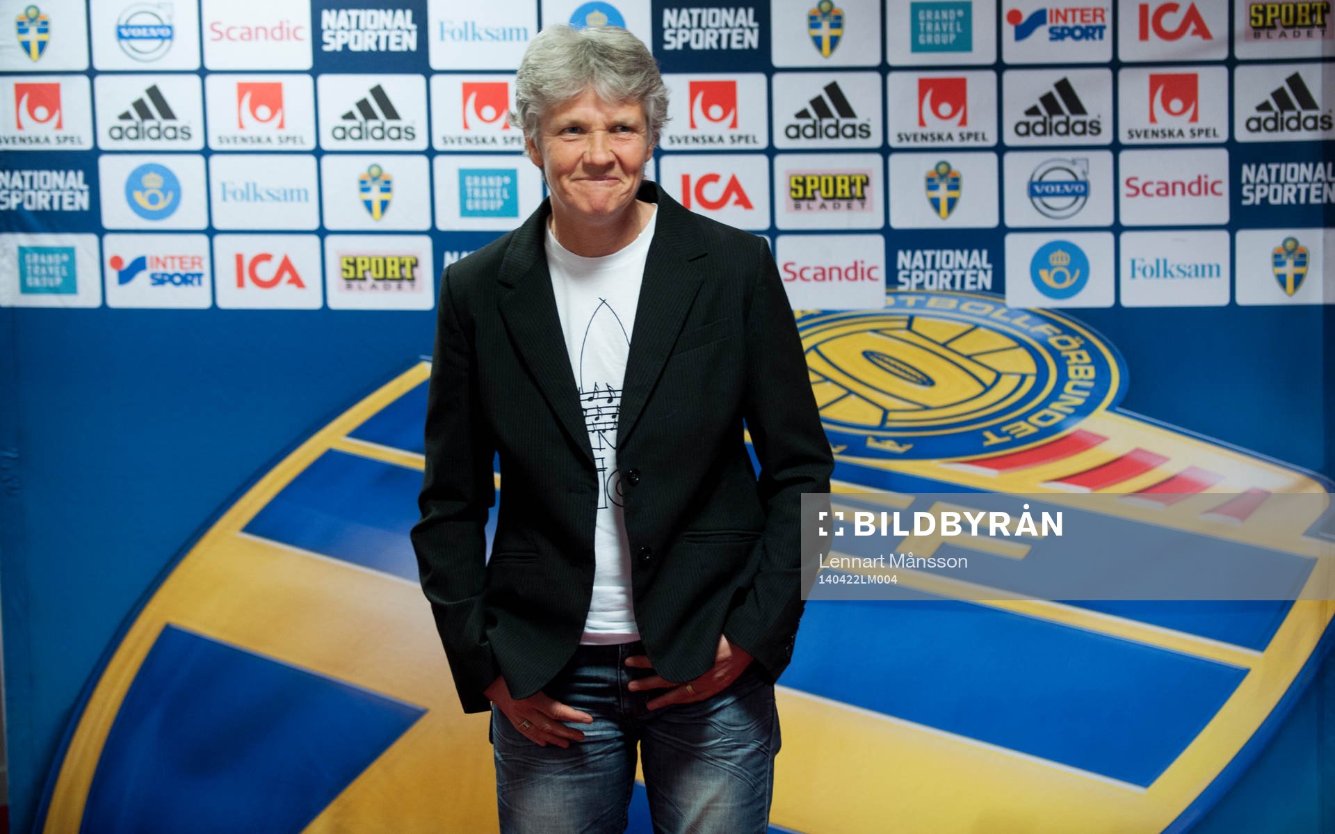 Förbundskapten Pia Sundhage presenterar landslagstruppen