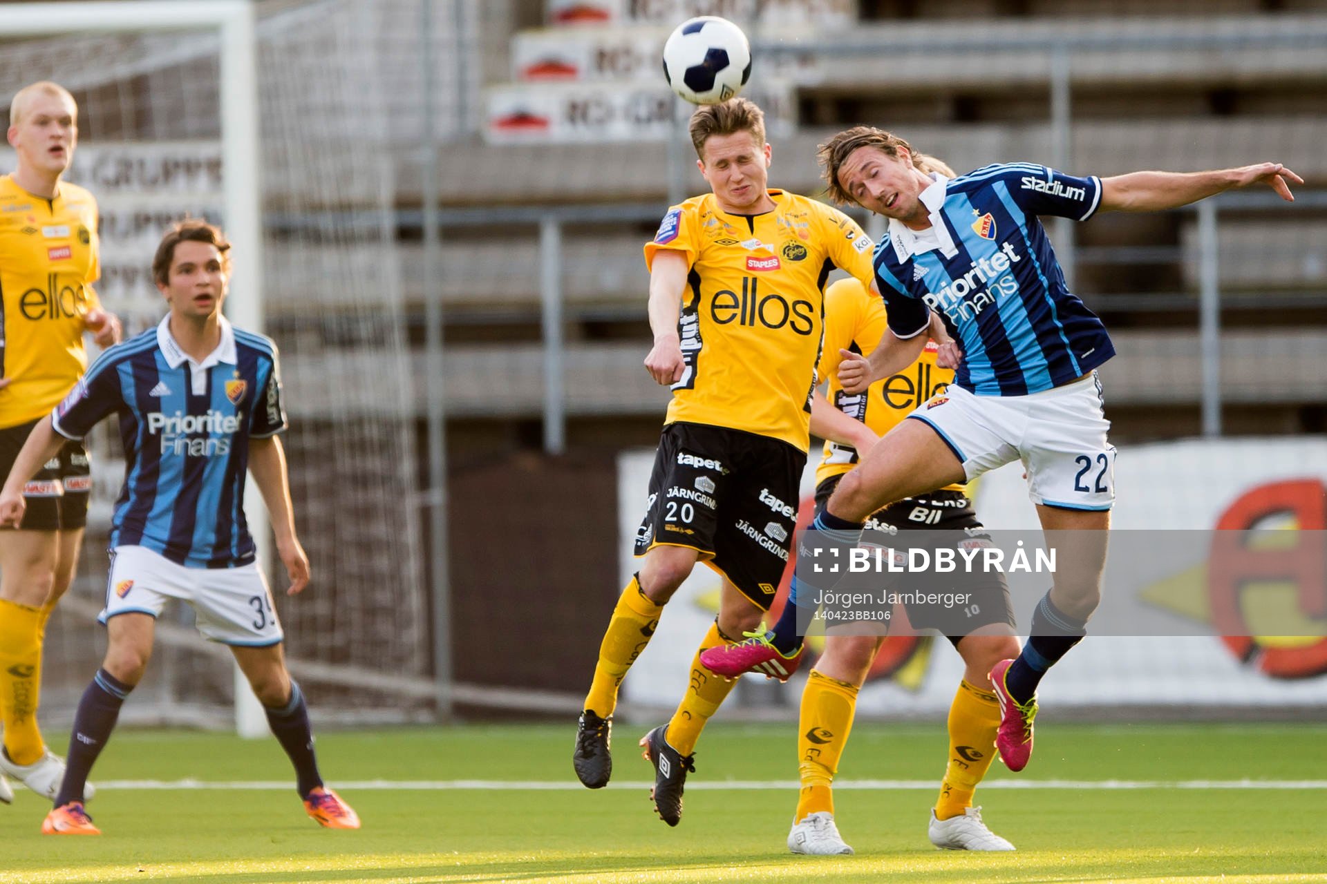 Nickduell mellan Elfsborgs Adam Lundqvist (v) och