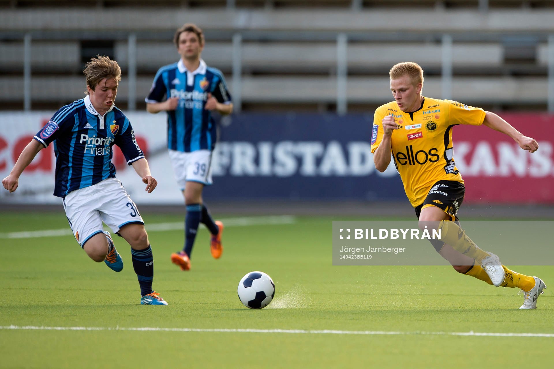 Djurgårdens Alexander Bergendahl (v) och Elfsborgs Per