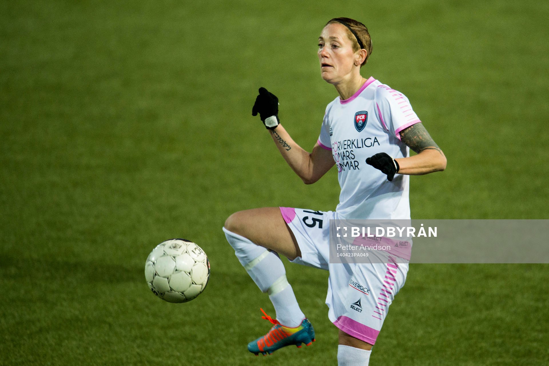 Rosengårds Therese Sjögran under fotbollsmatchen i Damallsvenskan mellan FC Rosengård och Örebro den 23 april 2014 i Malmö.