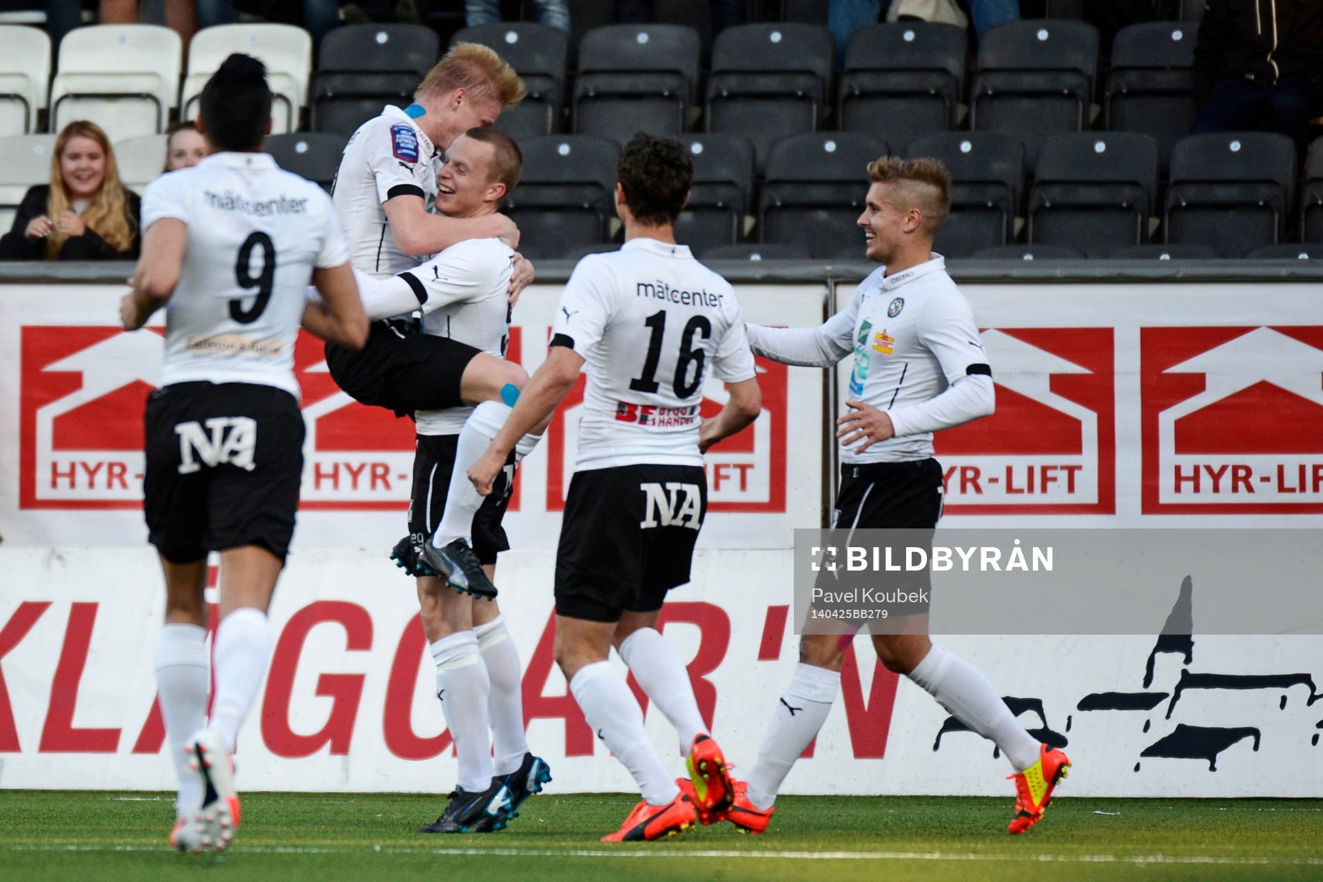 Daniel Gustavsson i ösk firas av lagkamrater efter 3-0 målet under en match i allsvenskan mellan Örebro och Åtvidaberg den 03 april 2012 i Örebro.