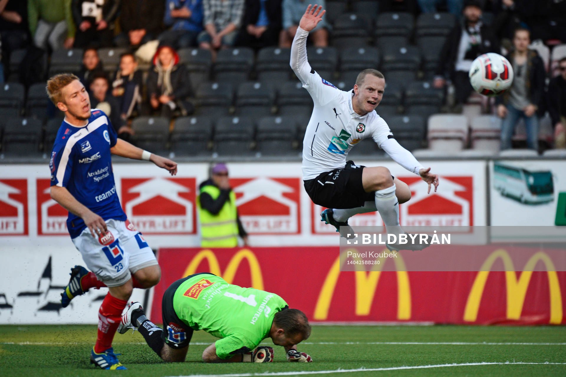 Daniel Gustavsson i ösk firas av lagkamrater efter 3-0 målet under en match i allsvenskan mellan Örebro och Åtvidaberg den 03 april 2012 i Örebro.