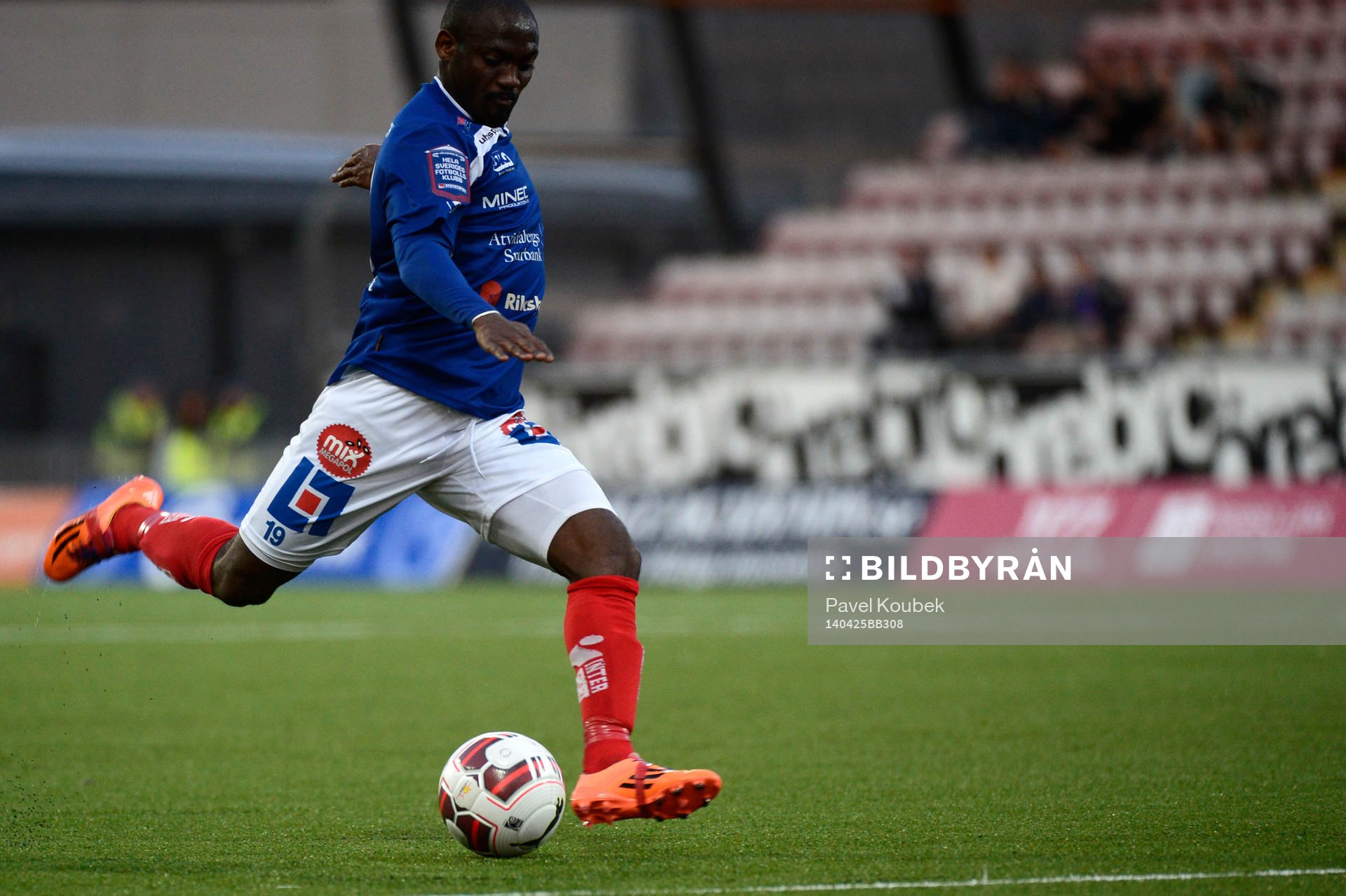 John Owoeri, tvåmålsskytt under en match i allsvenskan mellan Örebro och Åtvidaberg den 03 april 2012 i Örebro.