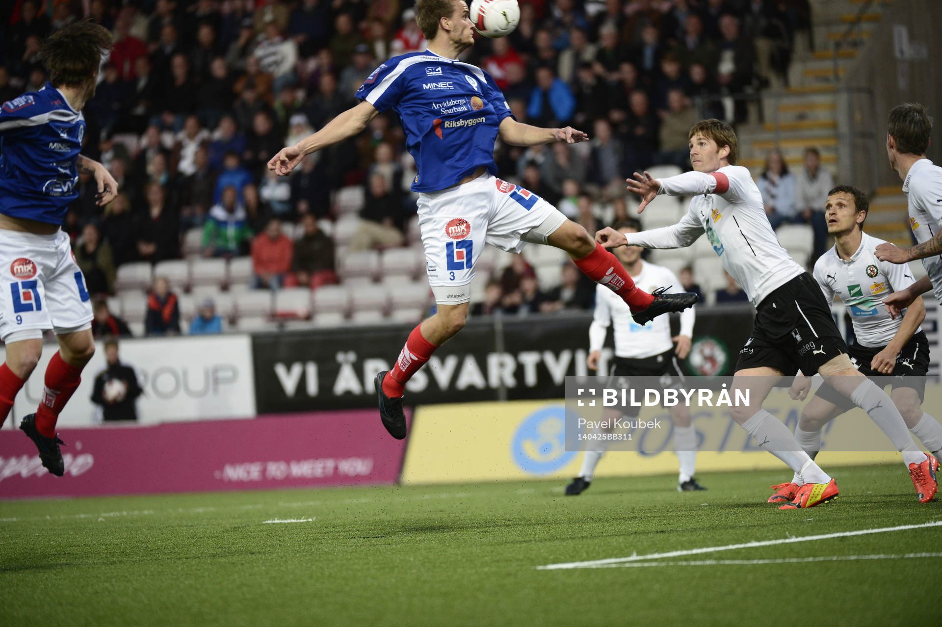 Månz Karlsson och Magnus Wickström i duell under en match i allsvenskan mellan Örebro och Åtvidaberg den 03 april 2012 i Örebro.