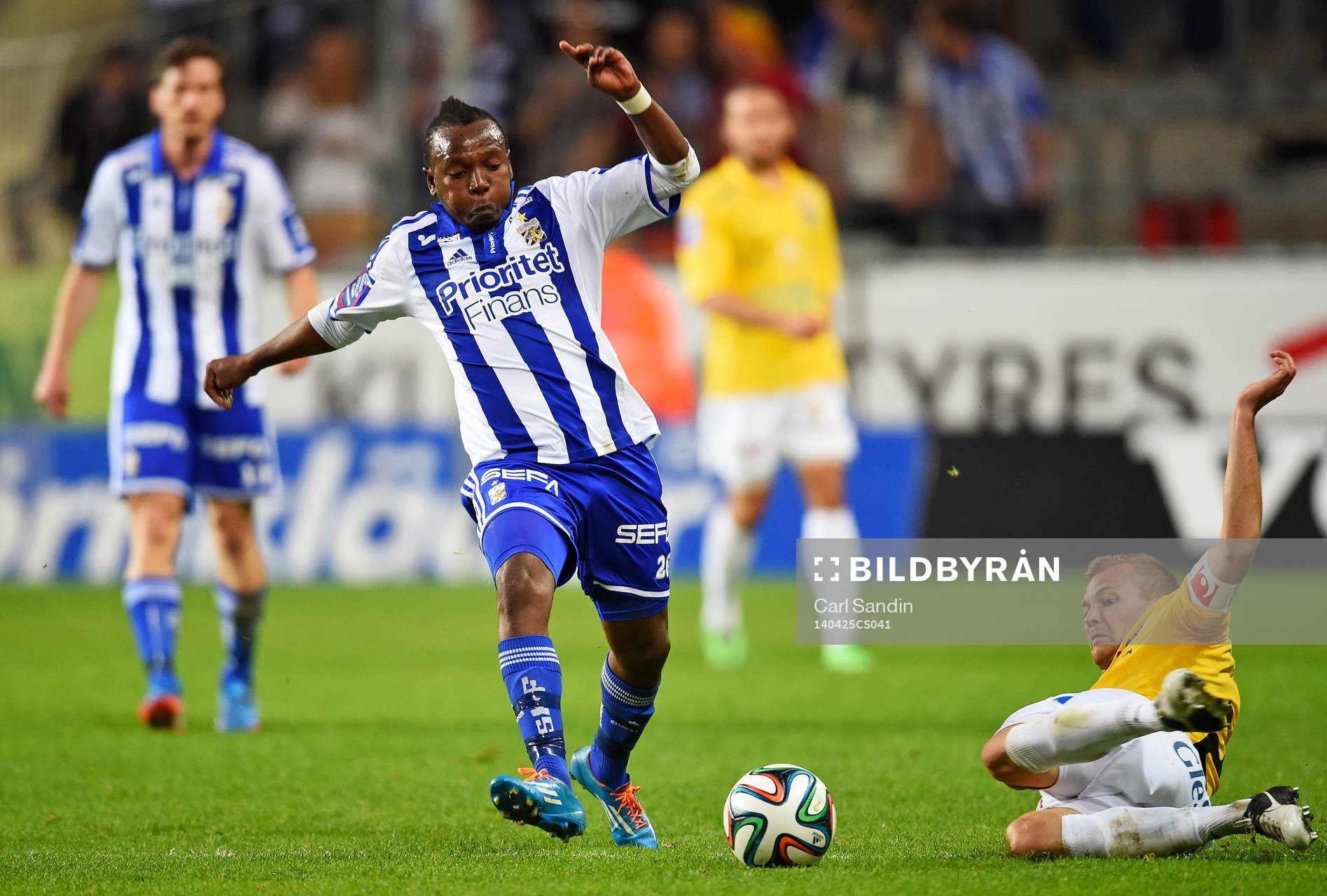 IFK Göteborgs May Mahlangu och Falkenbergs Rasmus Sjöstedt