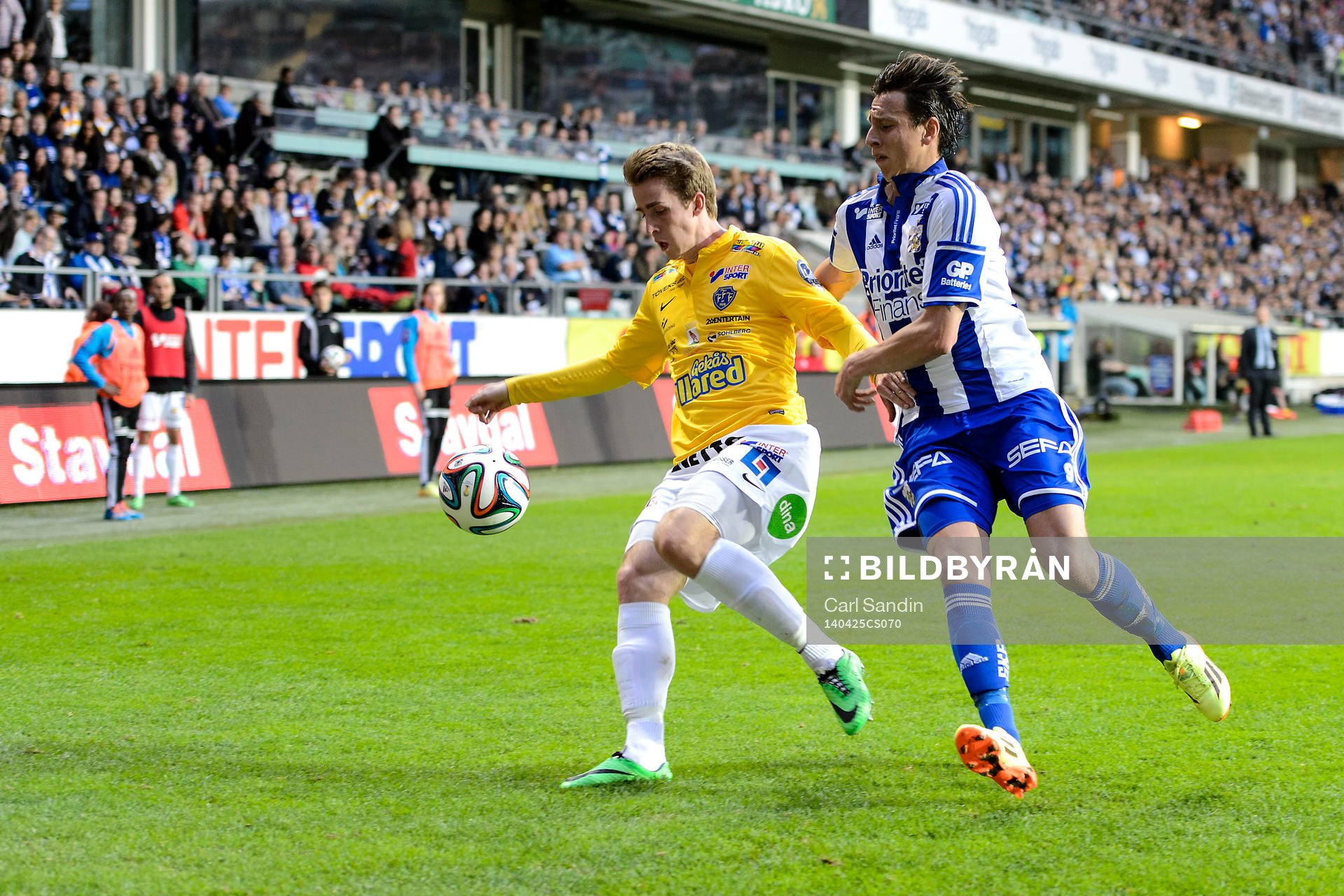 Falkenbergs Adam Eriksson jagas av IFK Göteborgs Martin
