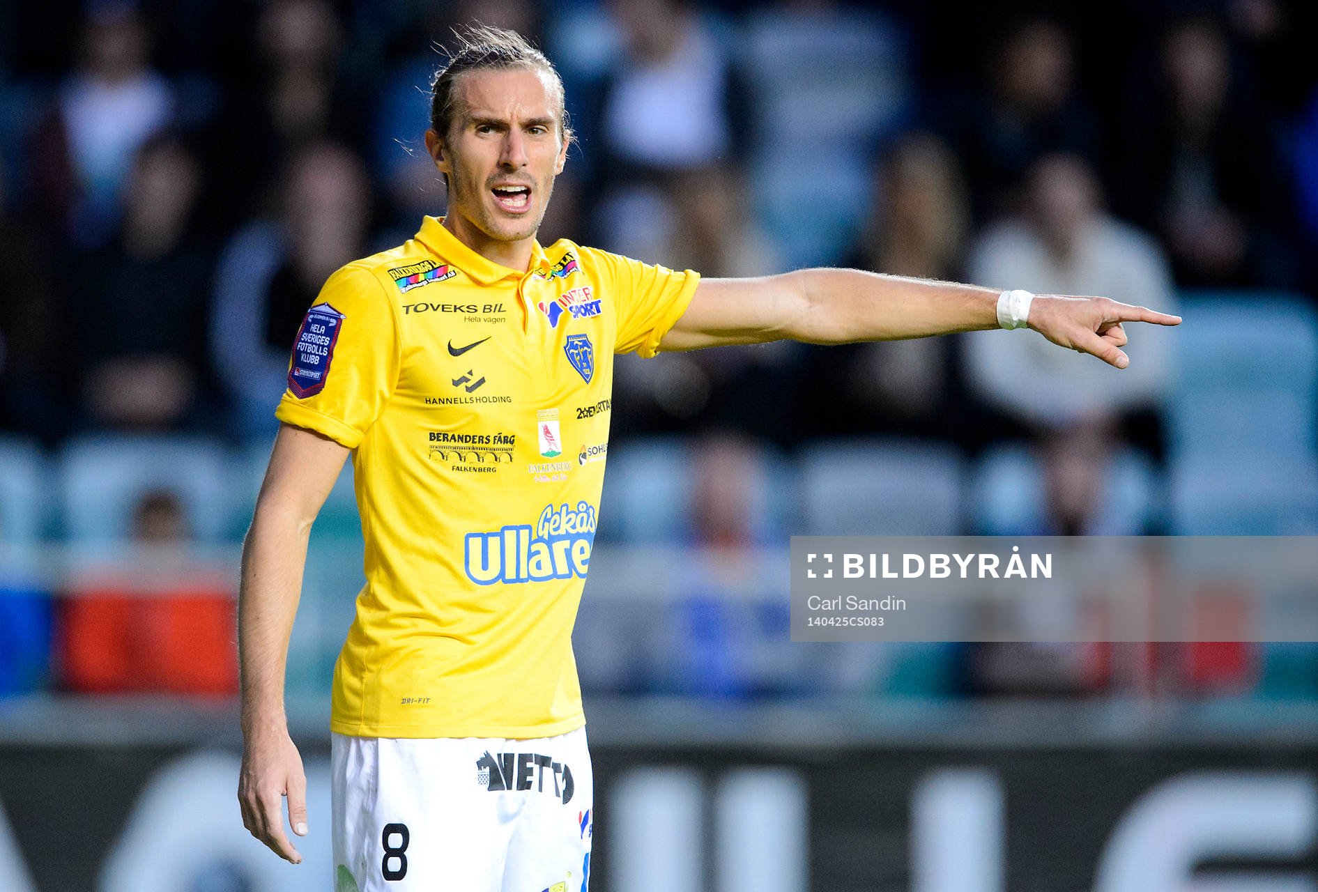 Falkenbergs Tobias Carlsson pekar