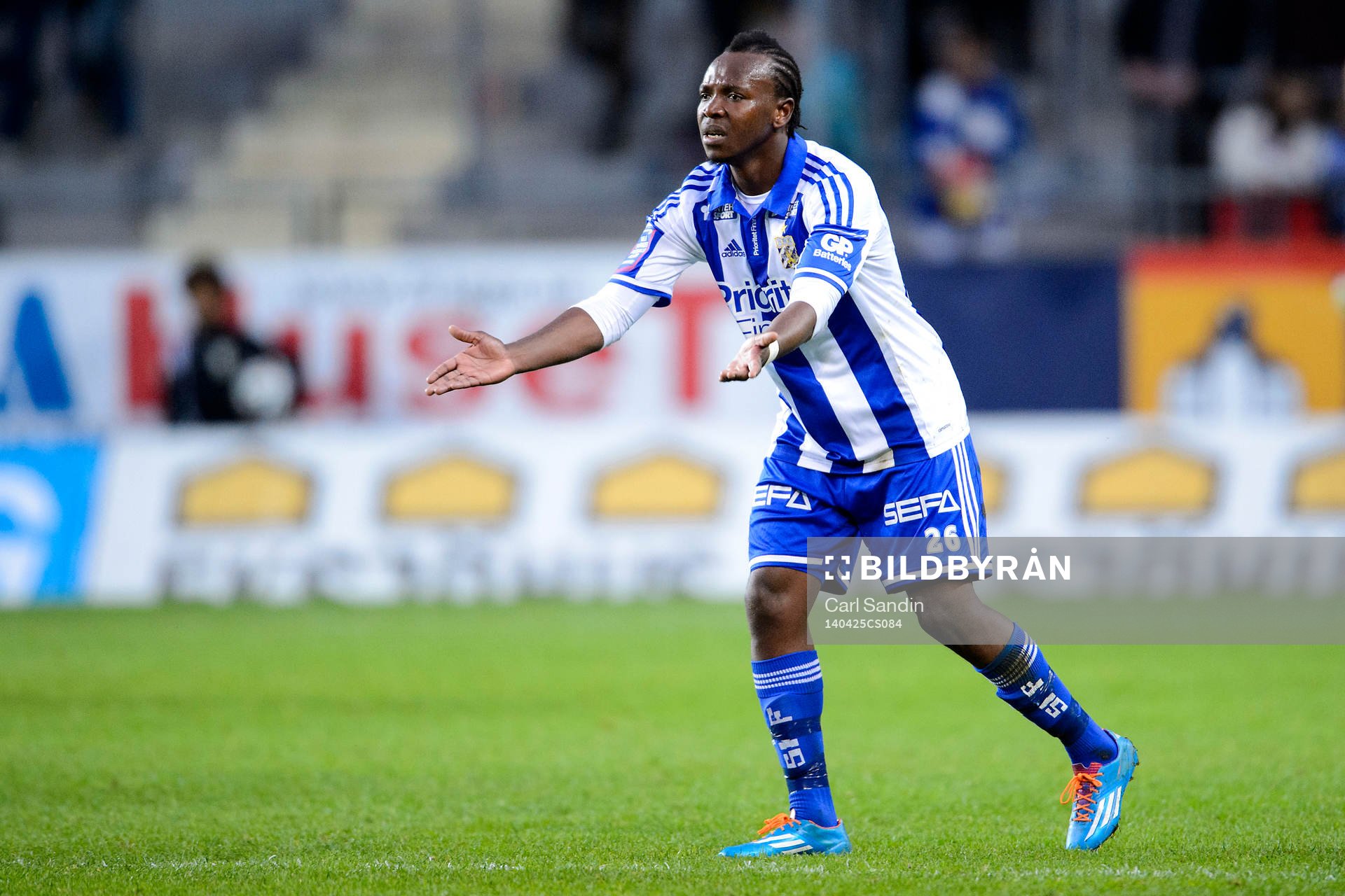 IFK Göteborgs May Mahlangu gestikulerar till sin