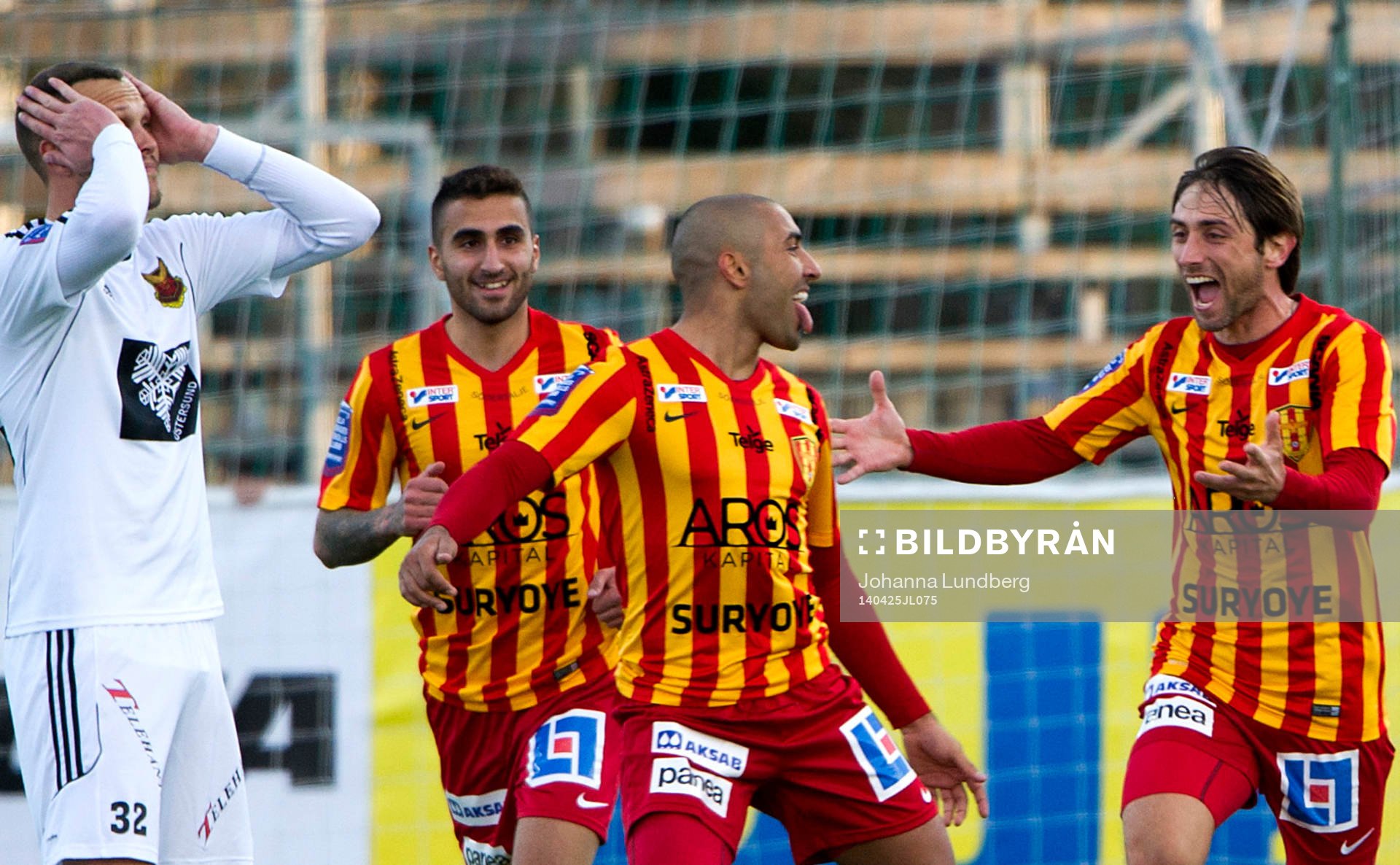 Syrianskas Saman Ghodos jublar medans Östersunds Marcus