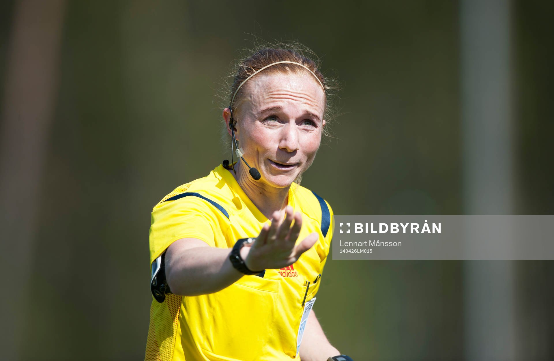 Domaren Linn Andersson i matchen i damallsvenskan mellan