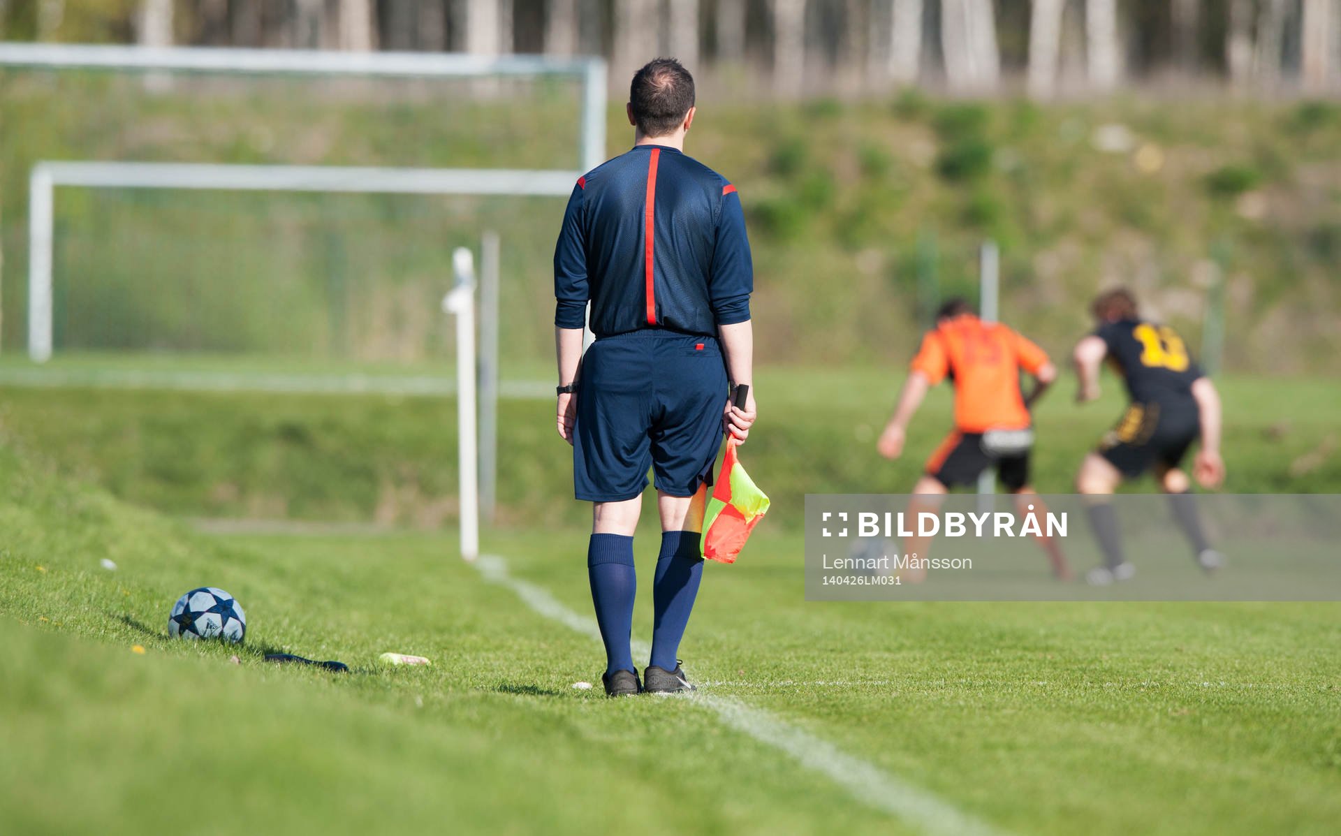 Assisterande domaren i matchen i juniorallsvenskan division