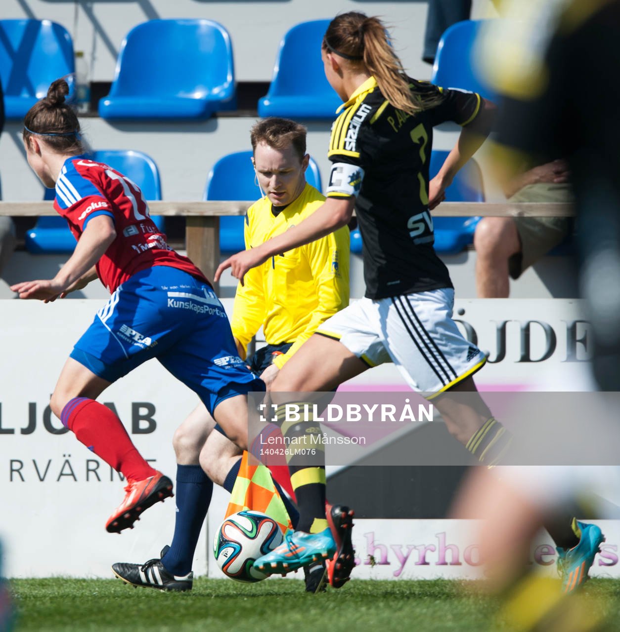 Assisterande domaren Christian Ragsdale  i matchen i