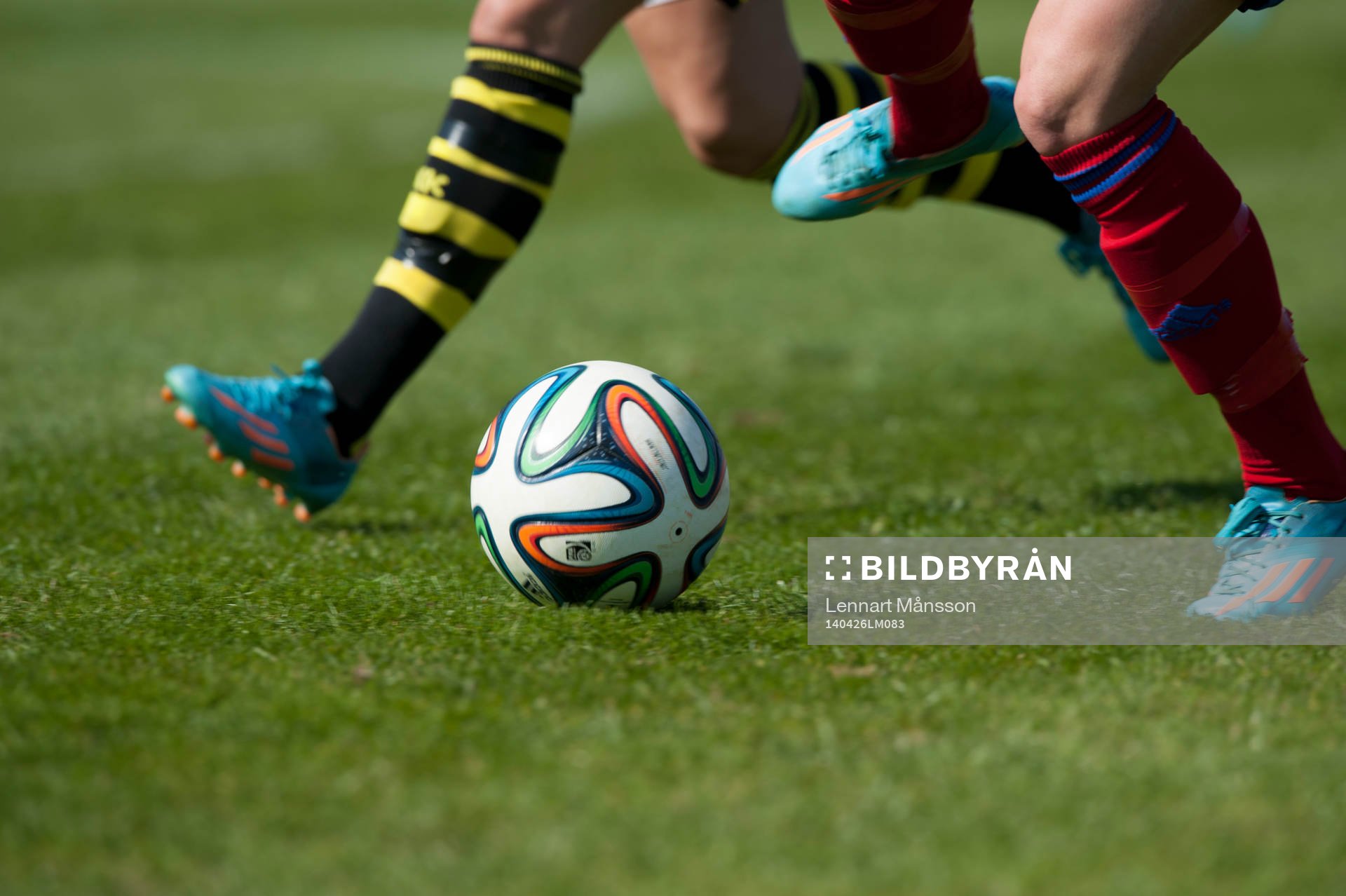 Kamp om bollen i matchen i damallsvenskan mellan Vittsjö