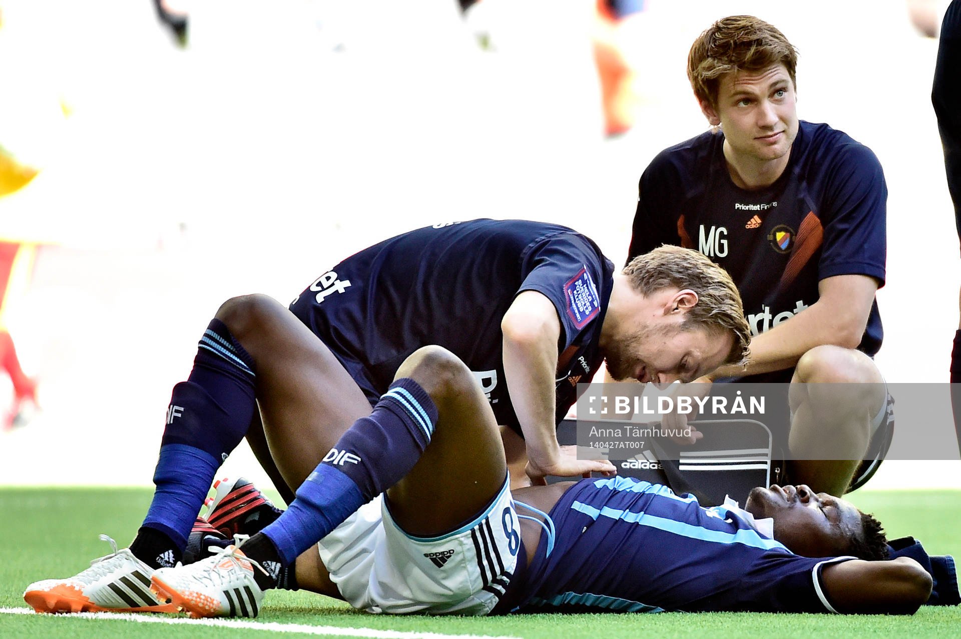 Djurgårdens Daniel Amartey skadas och blir liggande på