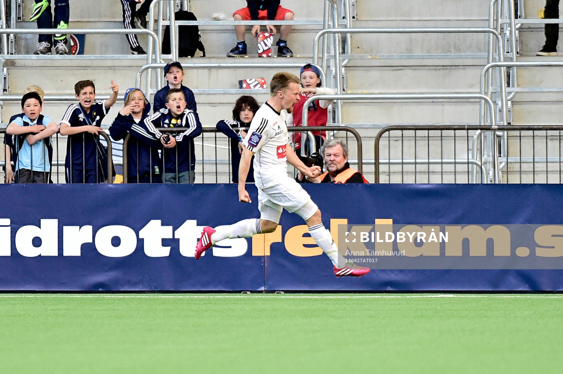 Brommapojkarnas Jacob Une Larsson jublar
