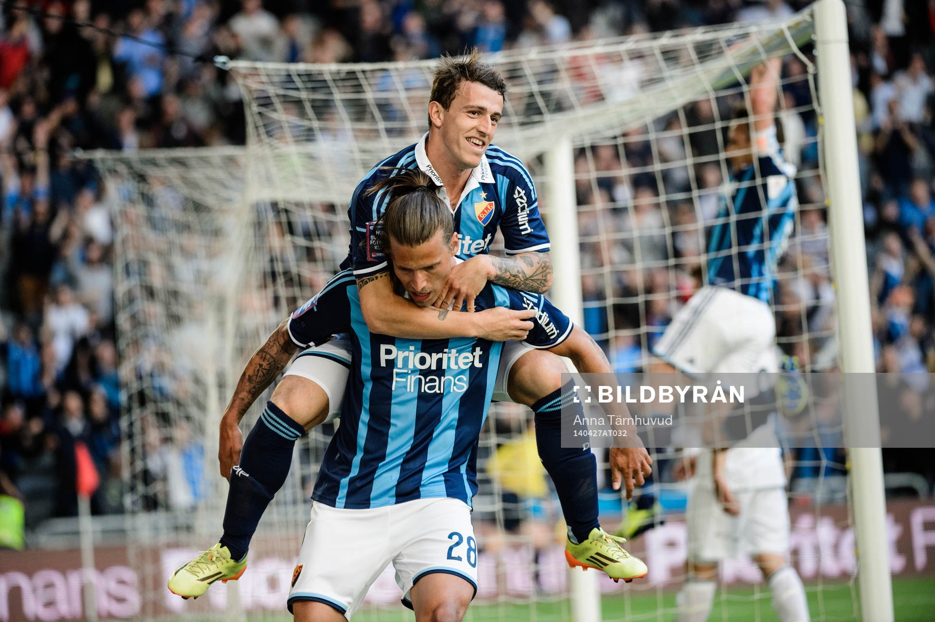 Djurgårdens Erton Fejzullahu och Aleksandar Prijovic jublar efter att han gjort 3-2 under fotbollsmatchen i Allsvenskan mellan Djurgården och Brommapojkarna den 27 april 2014.