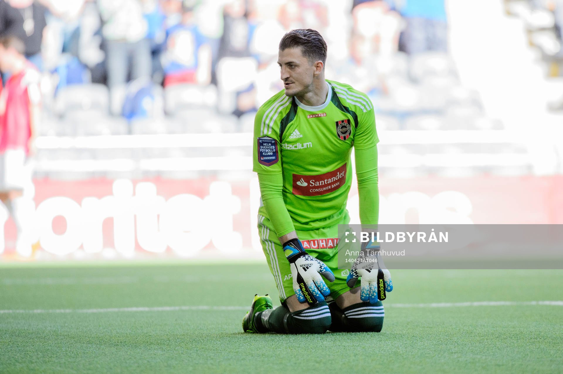Brommapojkarnas målvakt Ivo Vazgec deppar