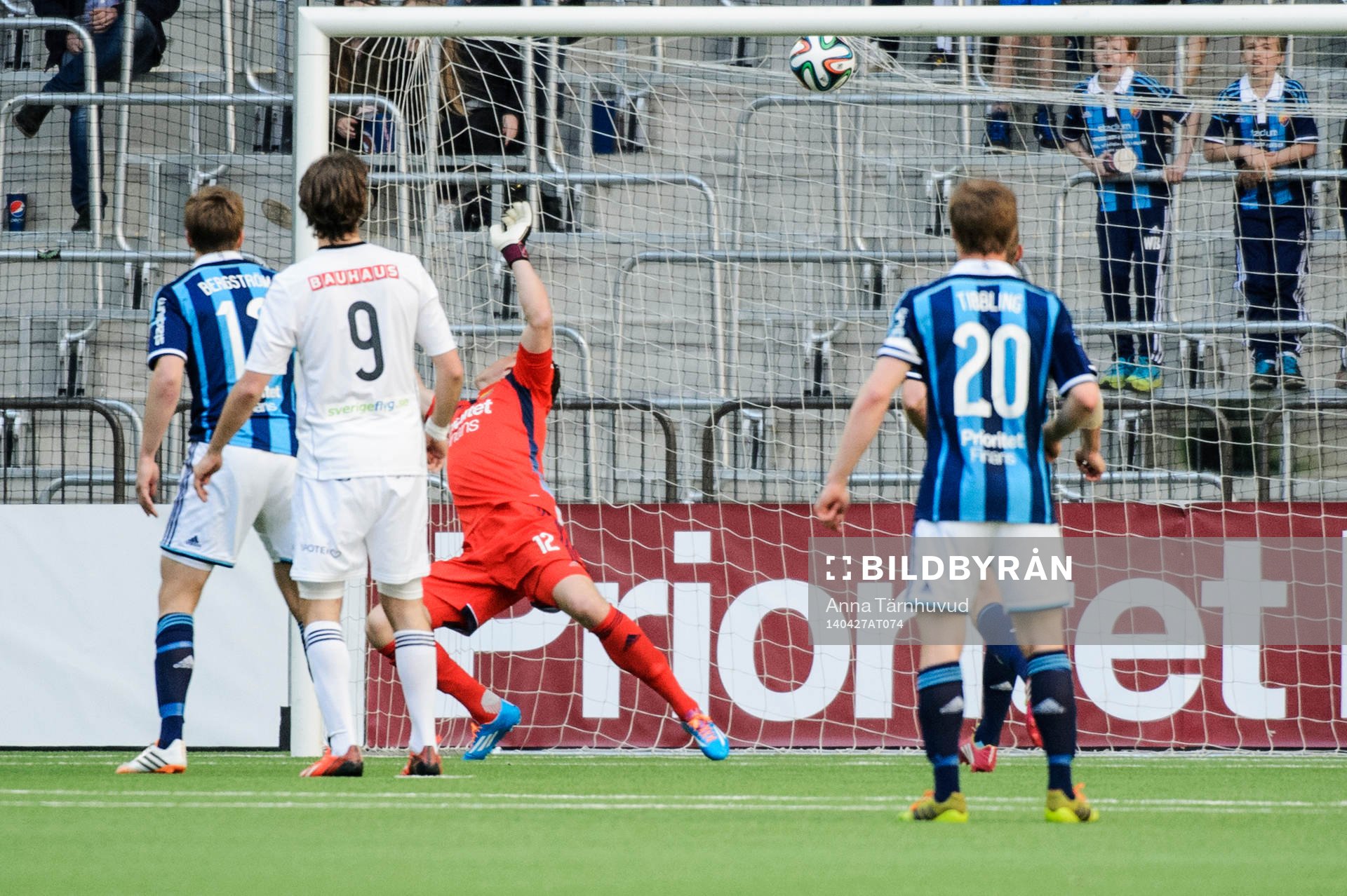 Brommapojkarnas Jacob Une Larsson (ej i bild) gör 2-2