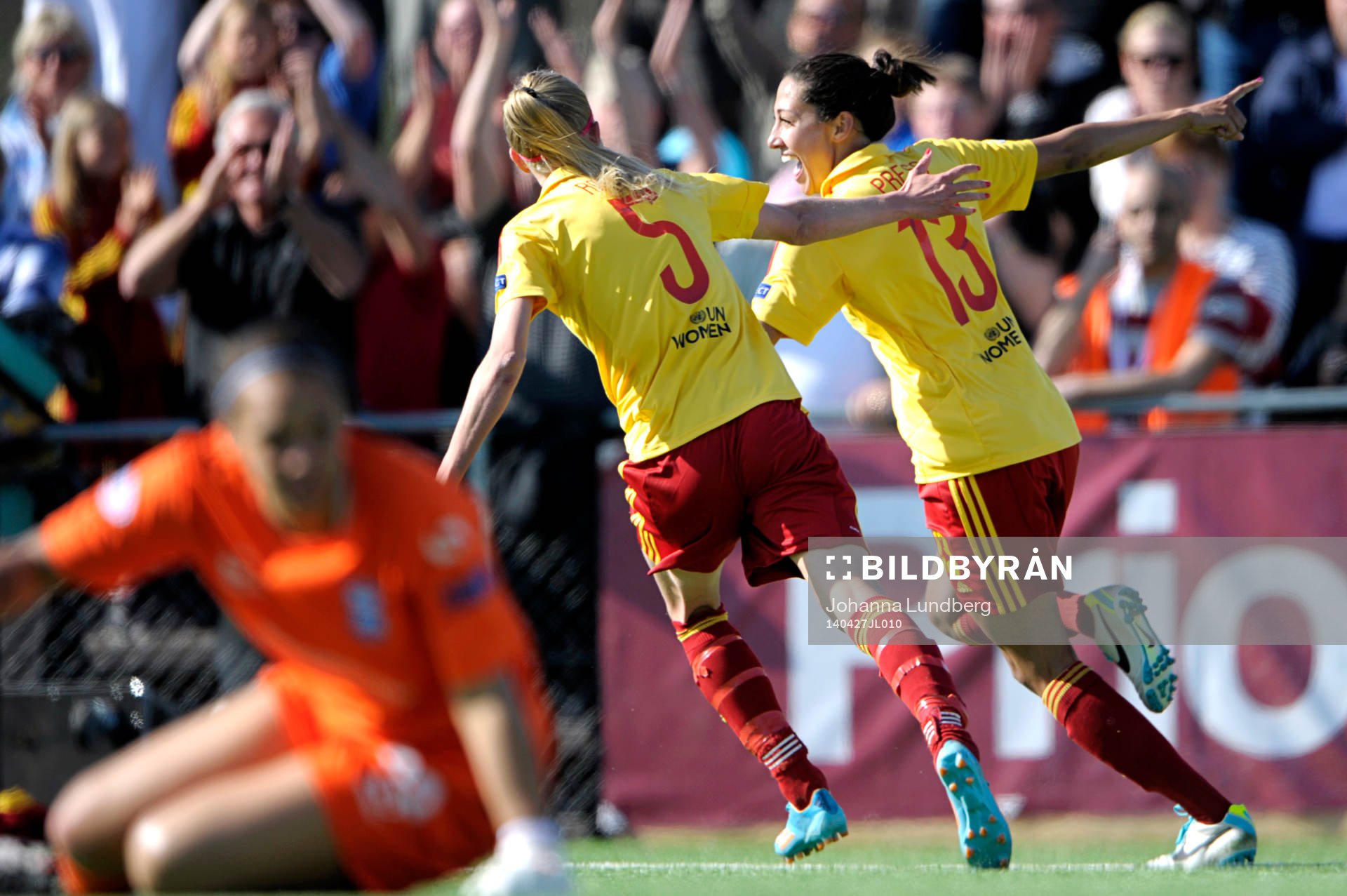 Tyresös Christen Press firar hon gjort 1-0 med Line