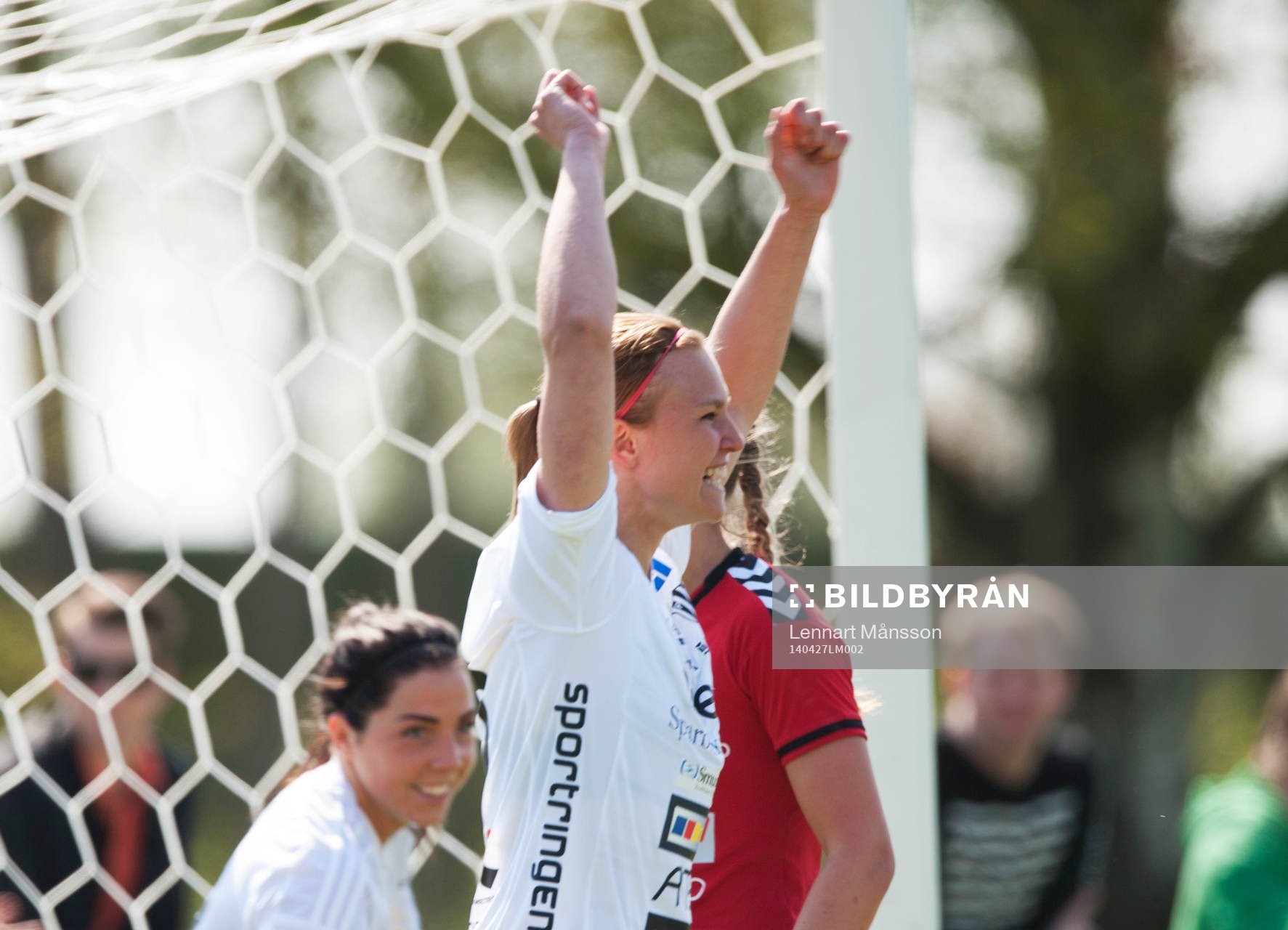 Piteås Elin Bergkvist har gjort  0-1 i matchen i damallsvenskan mellan Kristianstad och Piteå i Kristianstad 27 april 2014.