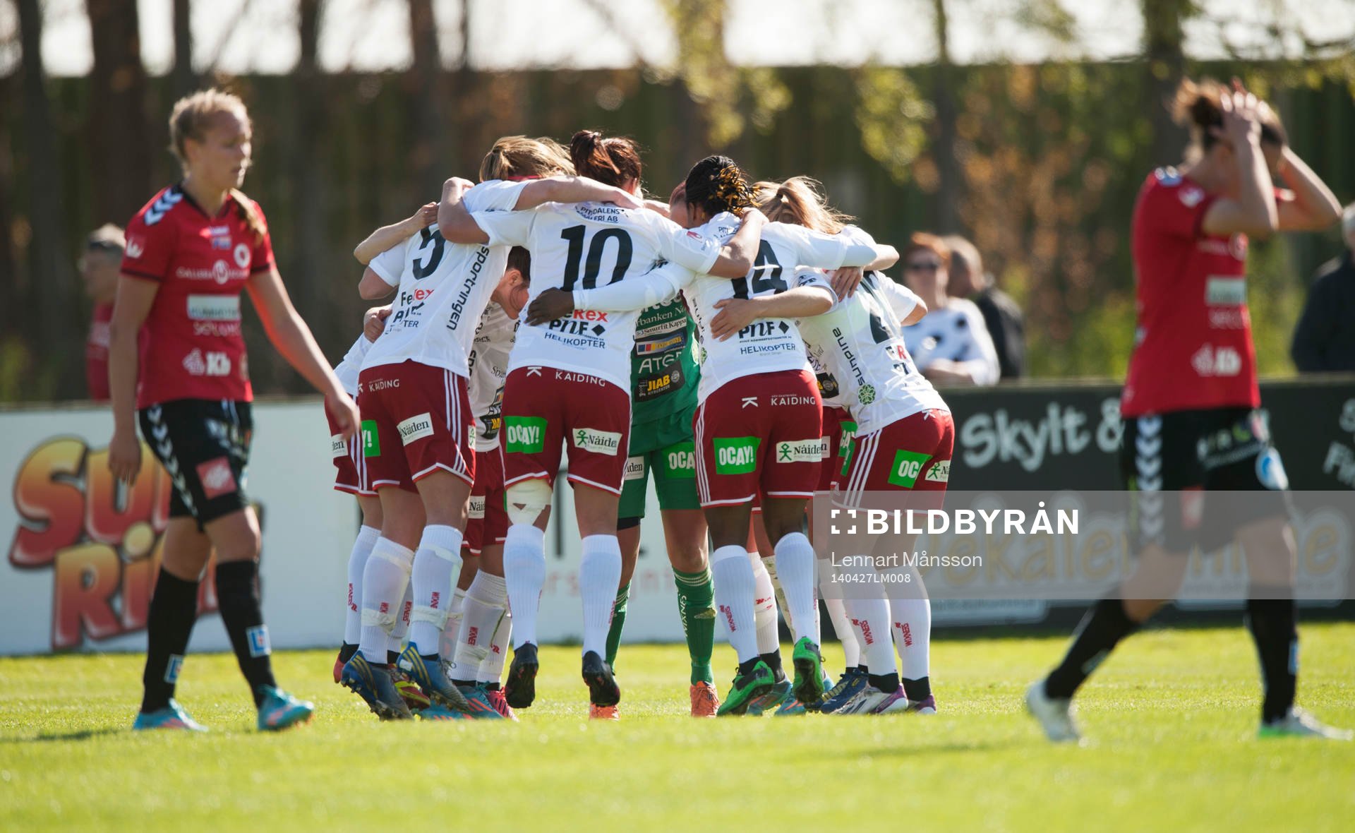 Piteås tjejer dansar runt