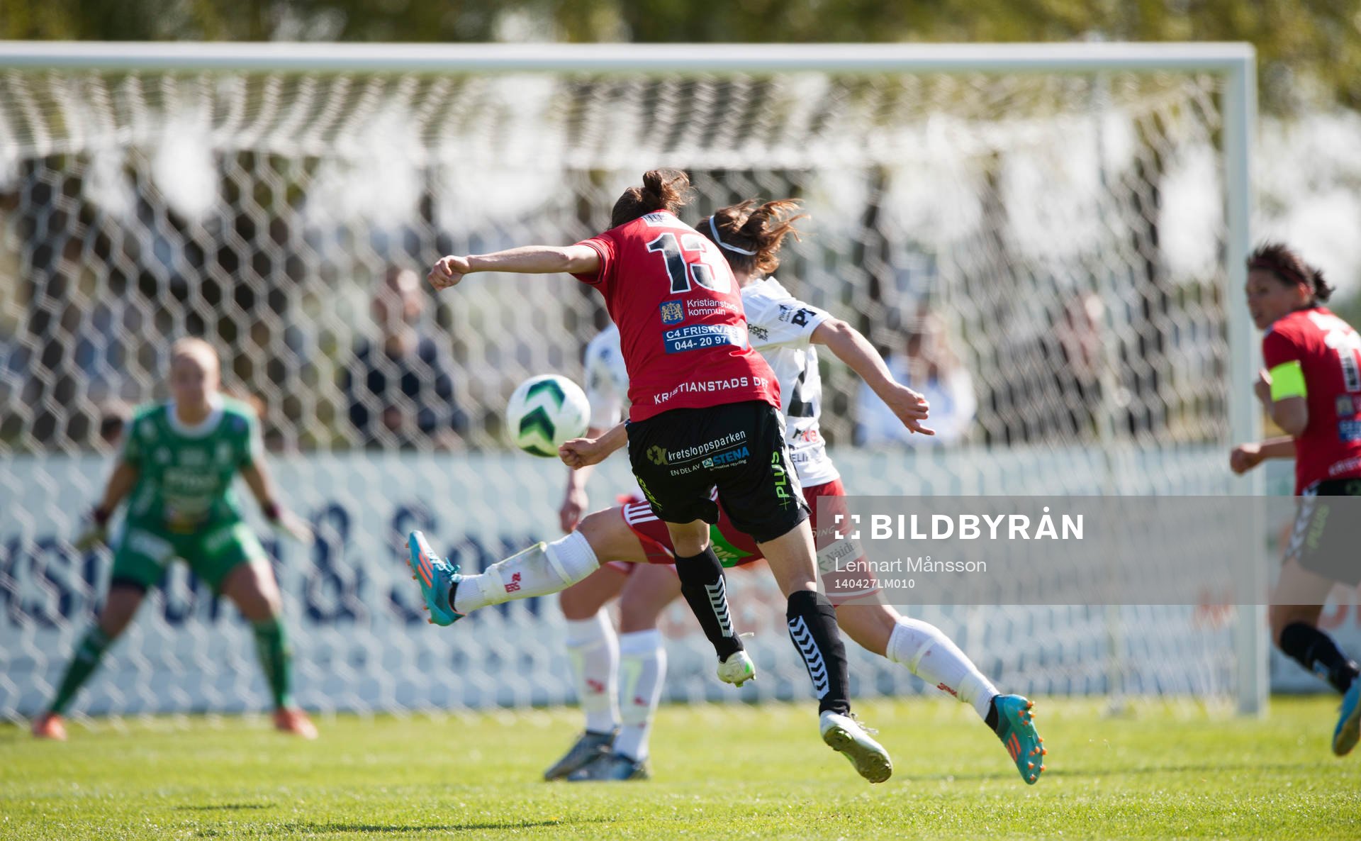 Kristianstads Johanna Rasmussen skjuter matchens sista