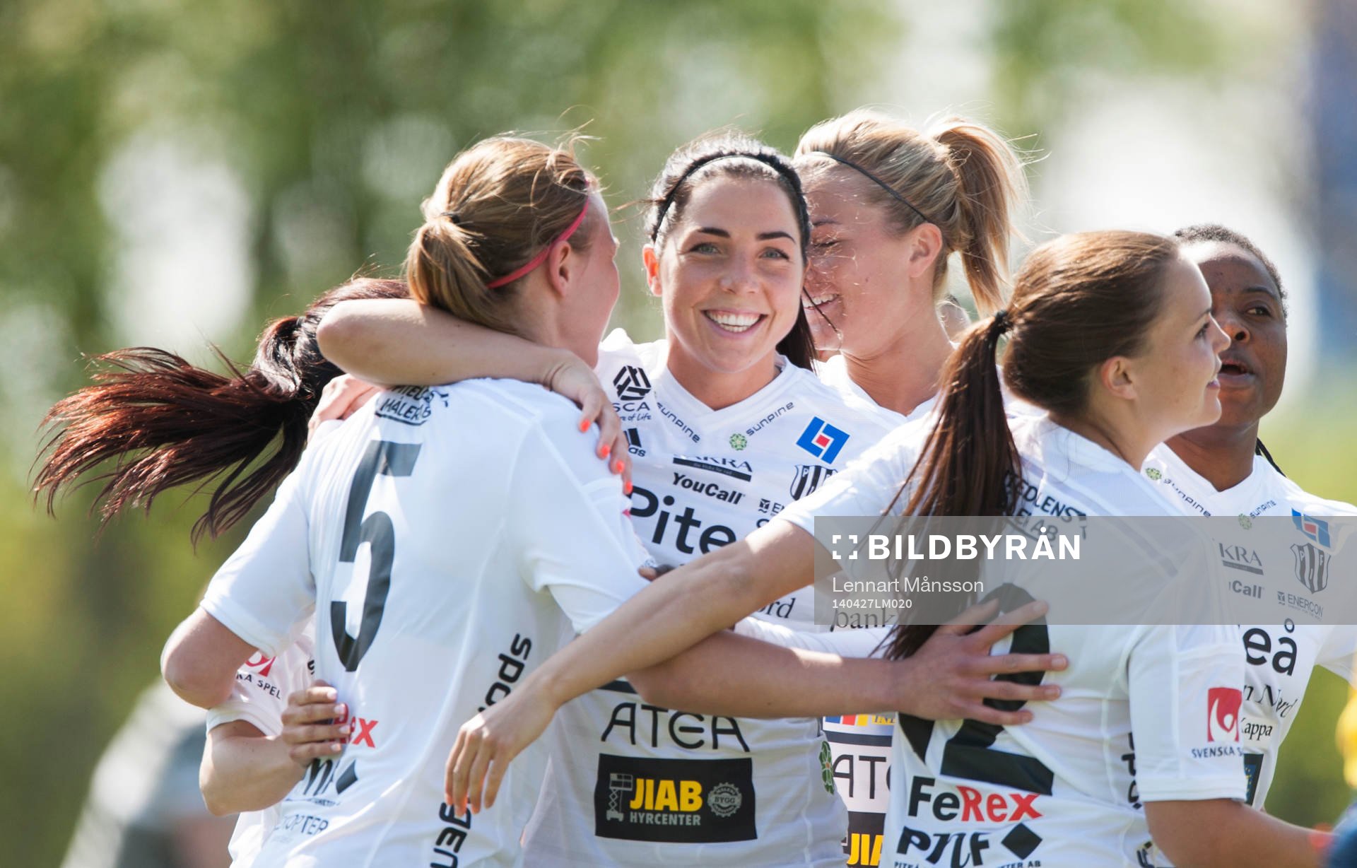 Piteås Elin Bergkvist har gjort 0-1 och Piteå jublar i damallsvenskan mellan Kristianstad och Piteå i Kristianstad 27 april 2014.