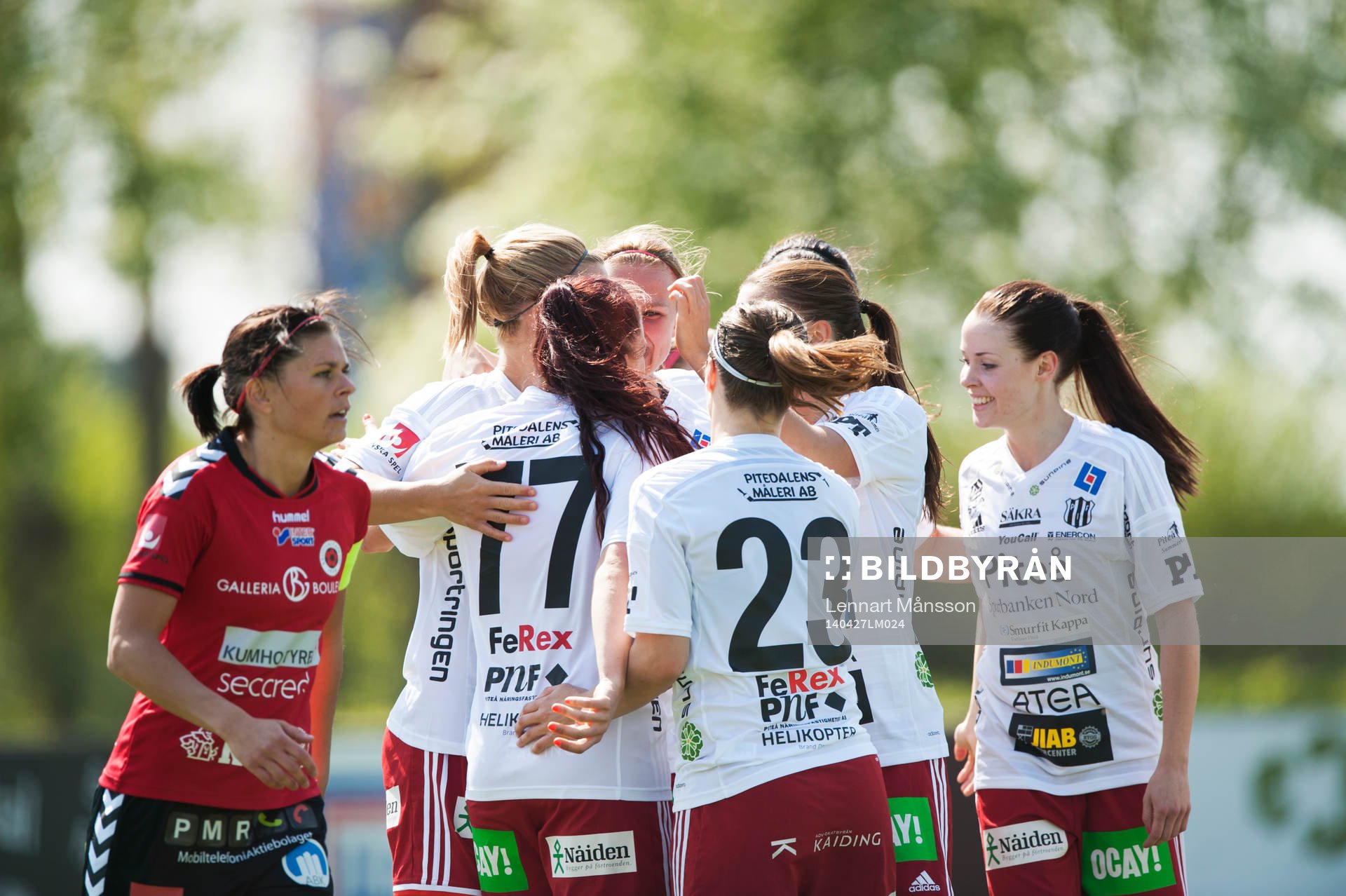 Piteås Elin Bergkvist har gjort 0-1 och Piteå jublar i