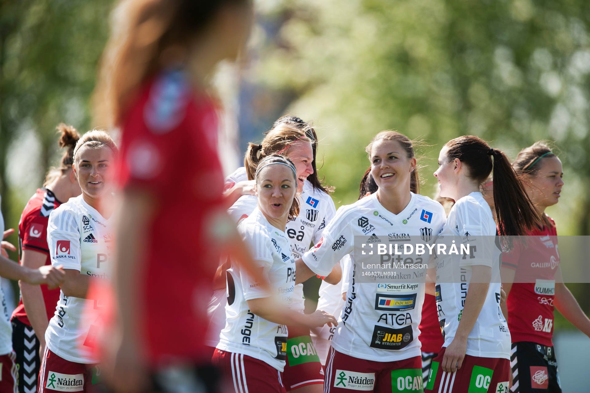 Piteås Elin Bergkvist har gjort 0-1 och Piteå jublar i