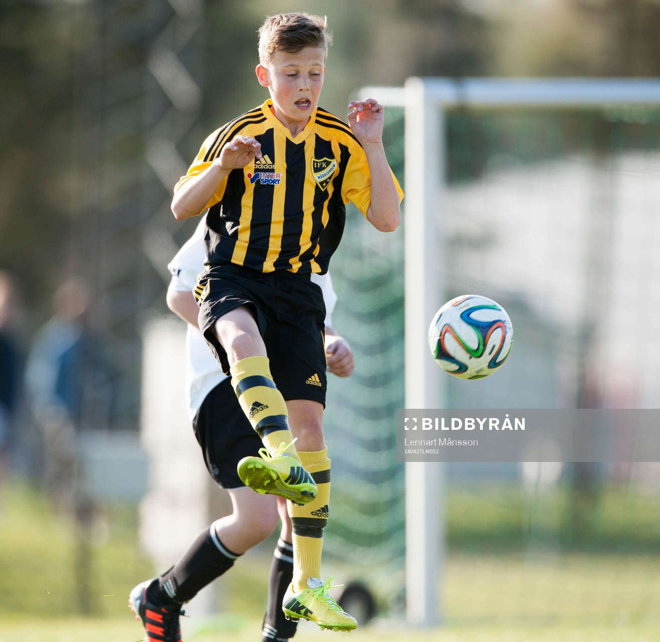 Hässleholms Egon Ipsen i matchen för pojkar födda 2002 mellan IFK Hässleholm och Bromölla i Hässleholm 27  april 2014.