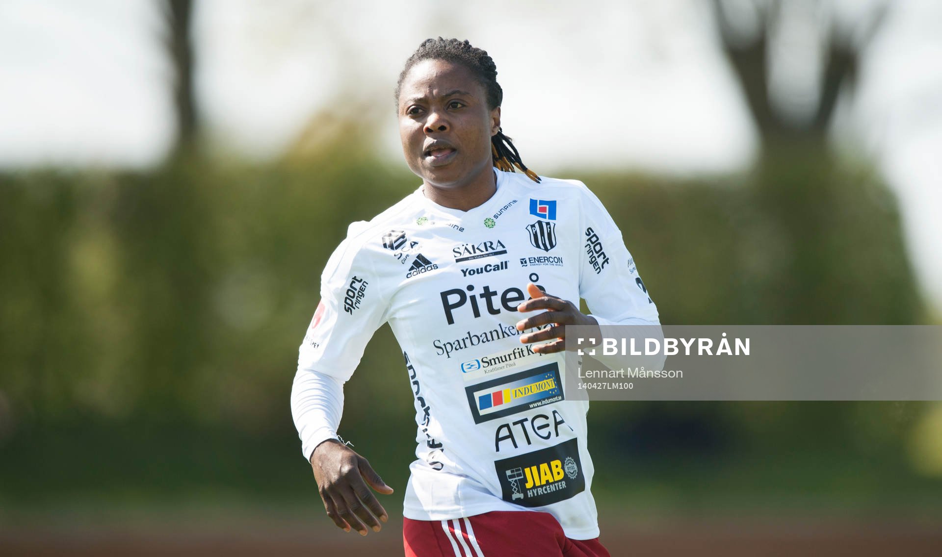 Piteås Faith Ikidi i matchen i damallsvenskan mellan