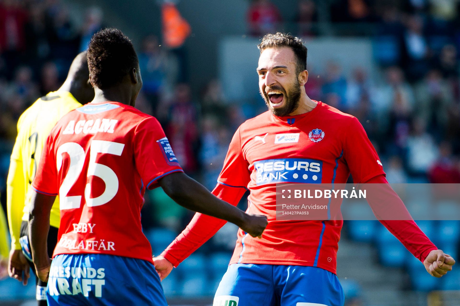 Helsingborgs Abdul Khalili jublar med David Accam