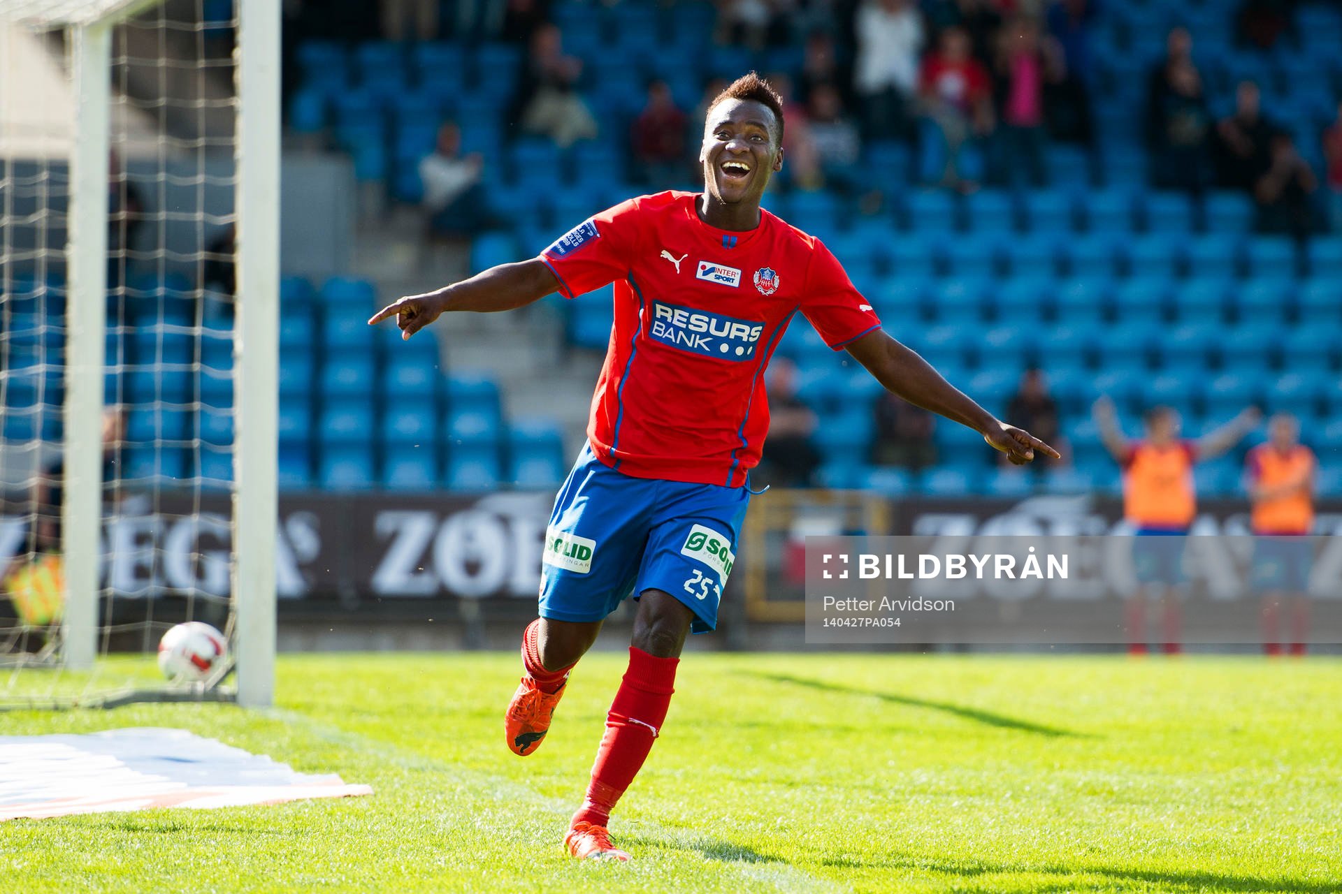 Helsingborgs David Accam jublar