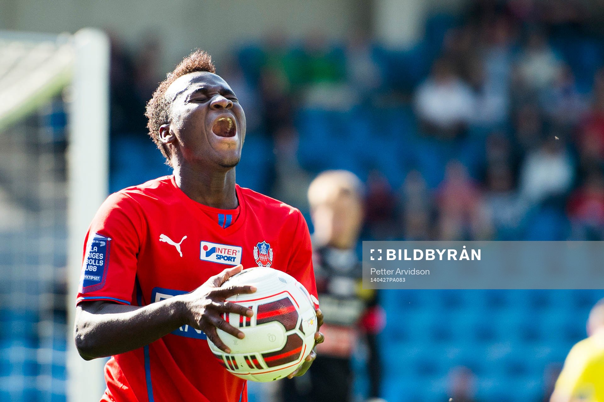 Helsingborgs David Accam reagerar