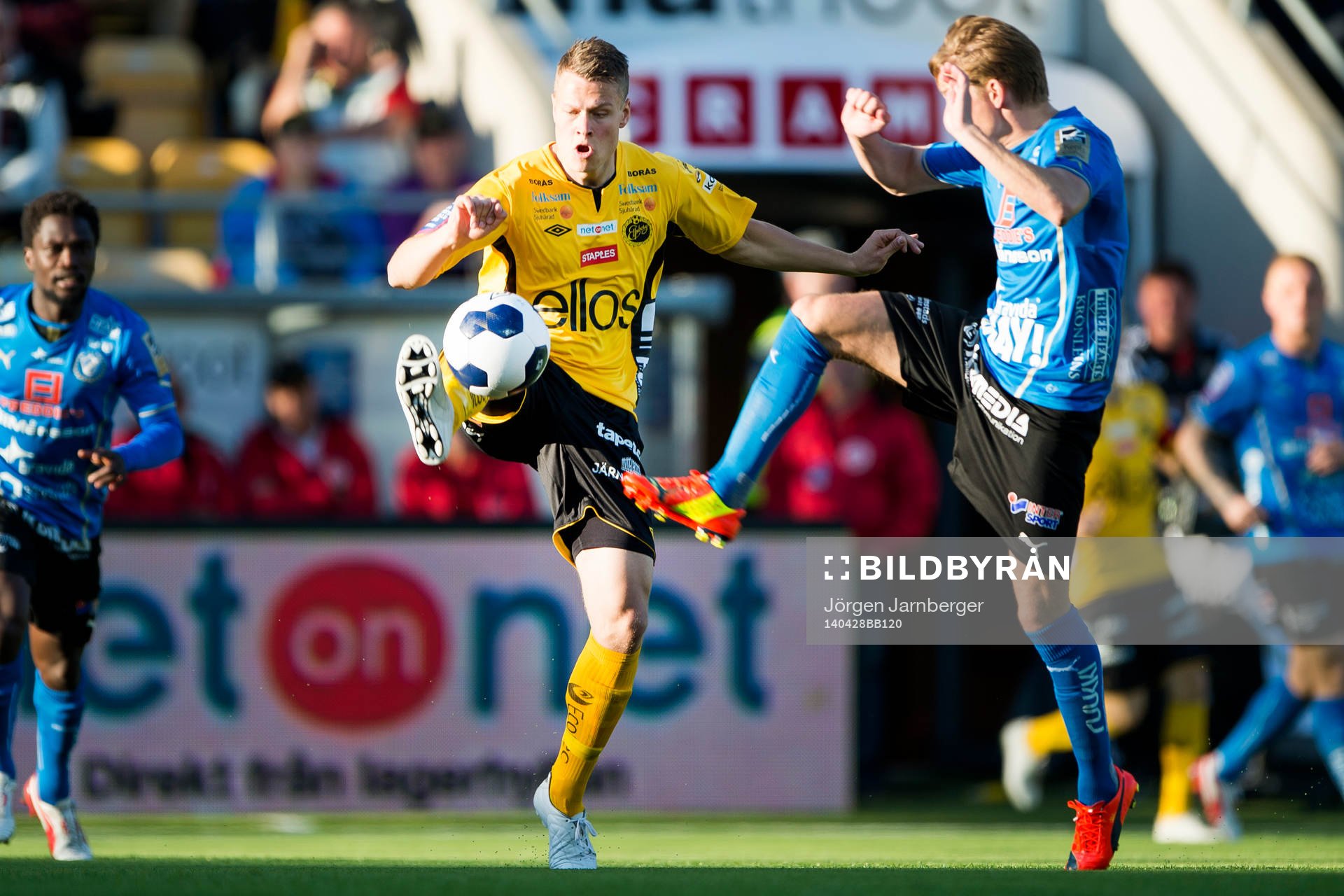 Elfsborgs Viktor Claesson 0ch Halmstads Johan Blomberg