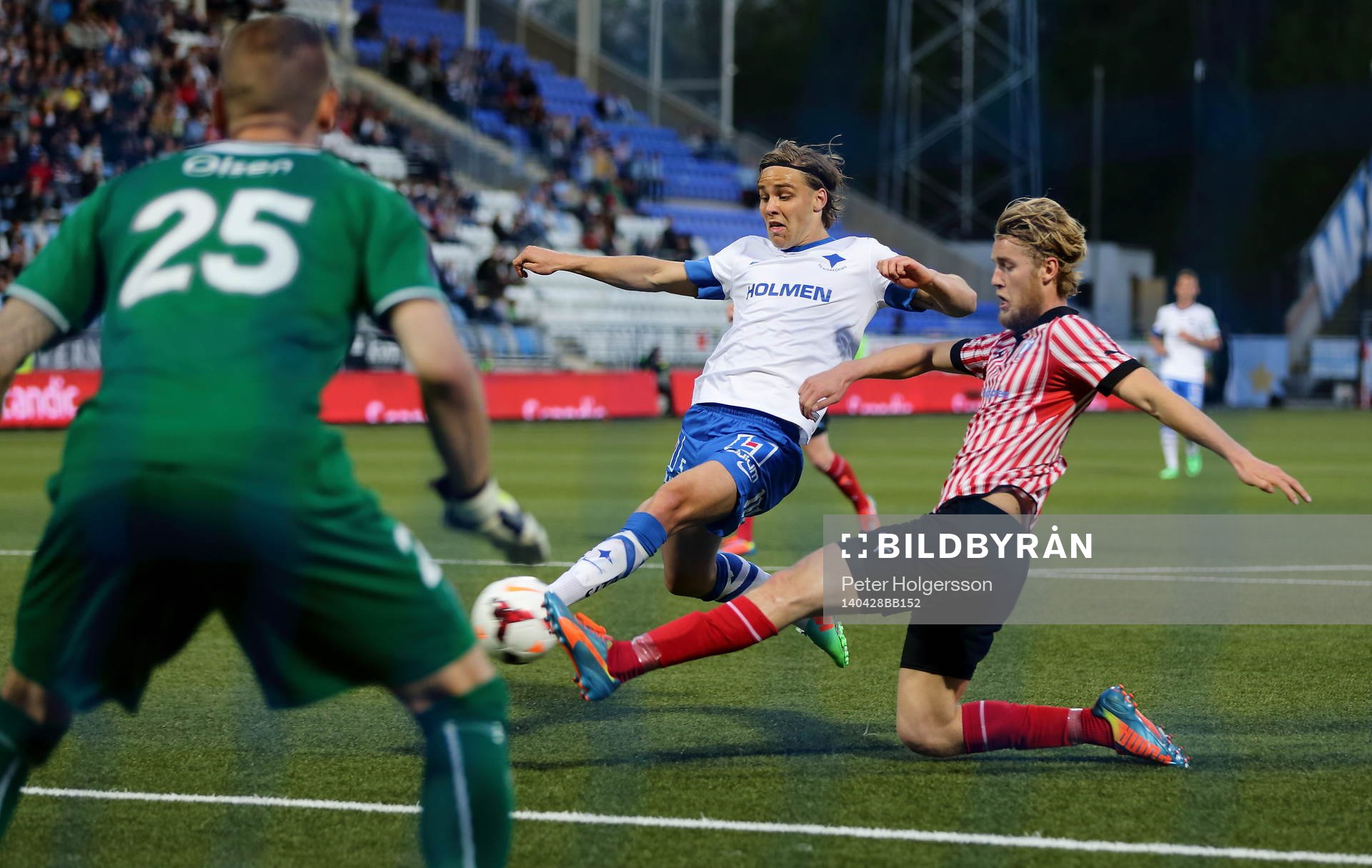 Norrköpings Christoffer Nyman målchans, i bild Malmös