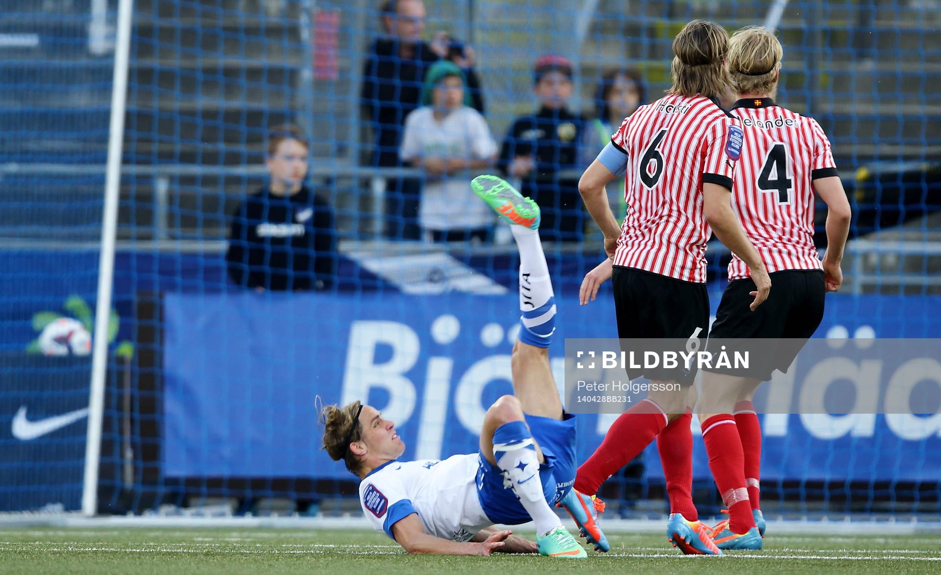 Norrköpings Christoffer Nyman faller