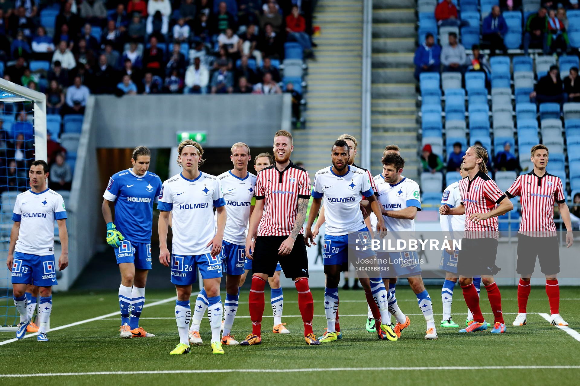 Malmös Pontus Jansson ser glad ut i väntan på hörna under fotbollsmatchen i allsvenskan mellan Norrköping och Malmö den 28 april 2014 i Norrköping.
