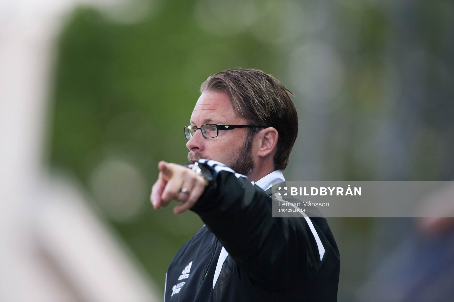 Ängelholms tränare Joakim Persson i matchen i Superettan